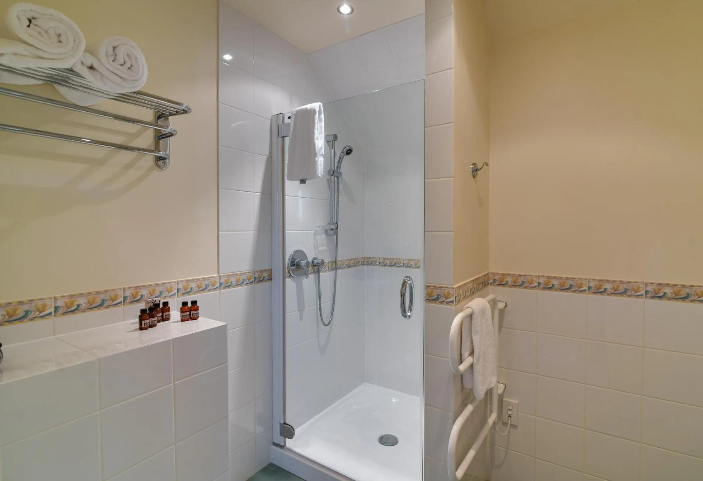 Manata Homestead & Lodge