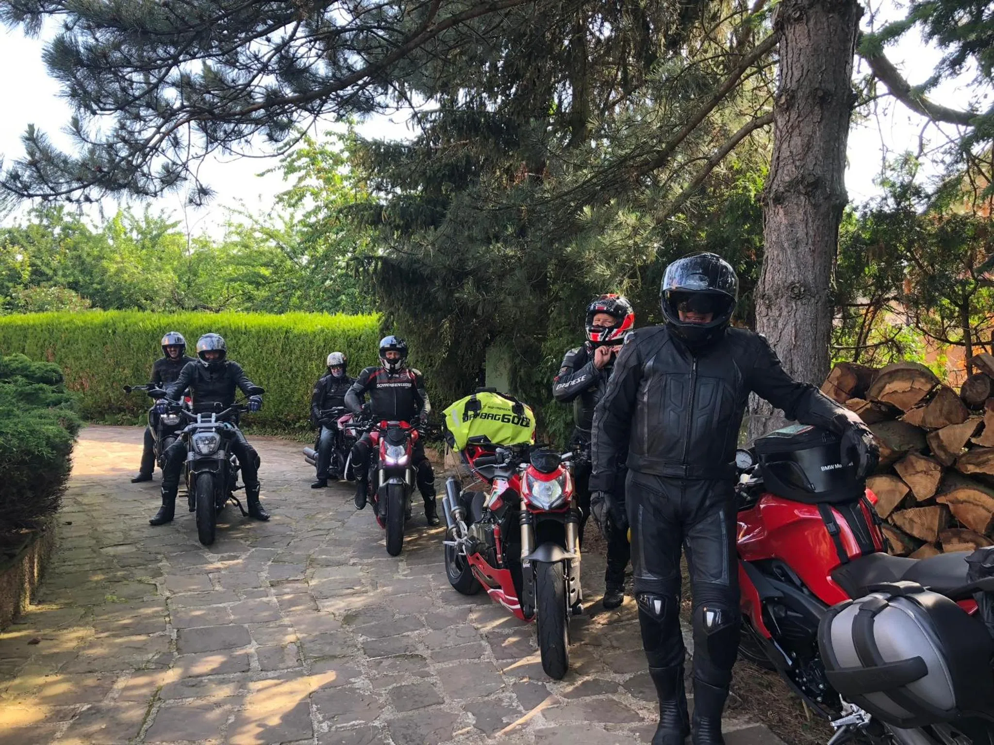 group of guests in Les Chambres Chez Christine