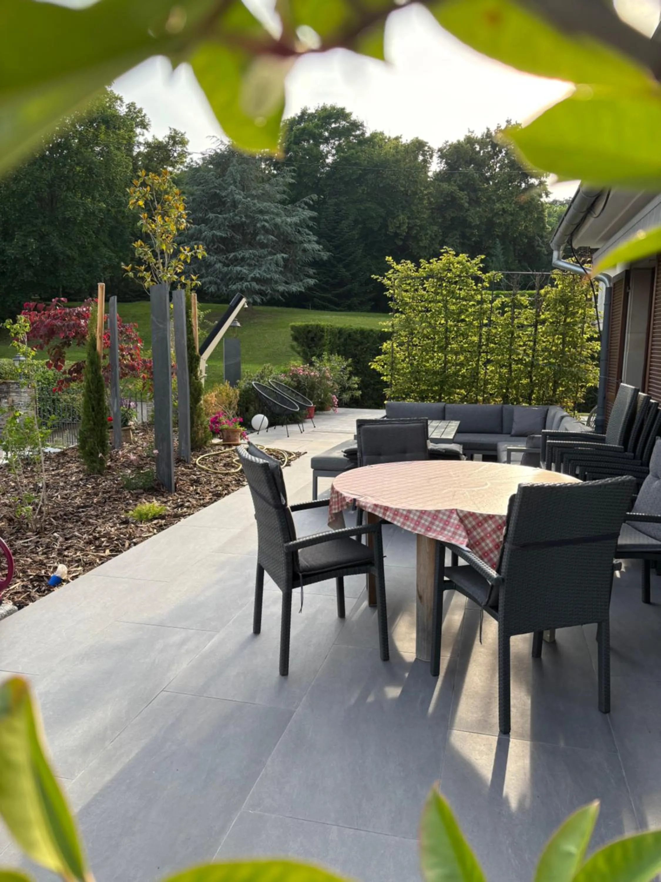 Patio in Les Chambres Chez Christine