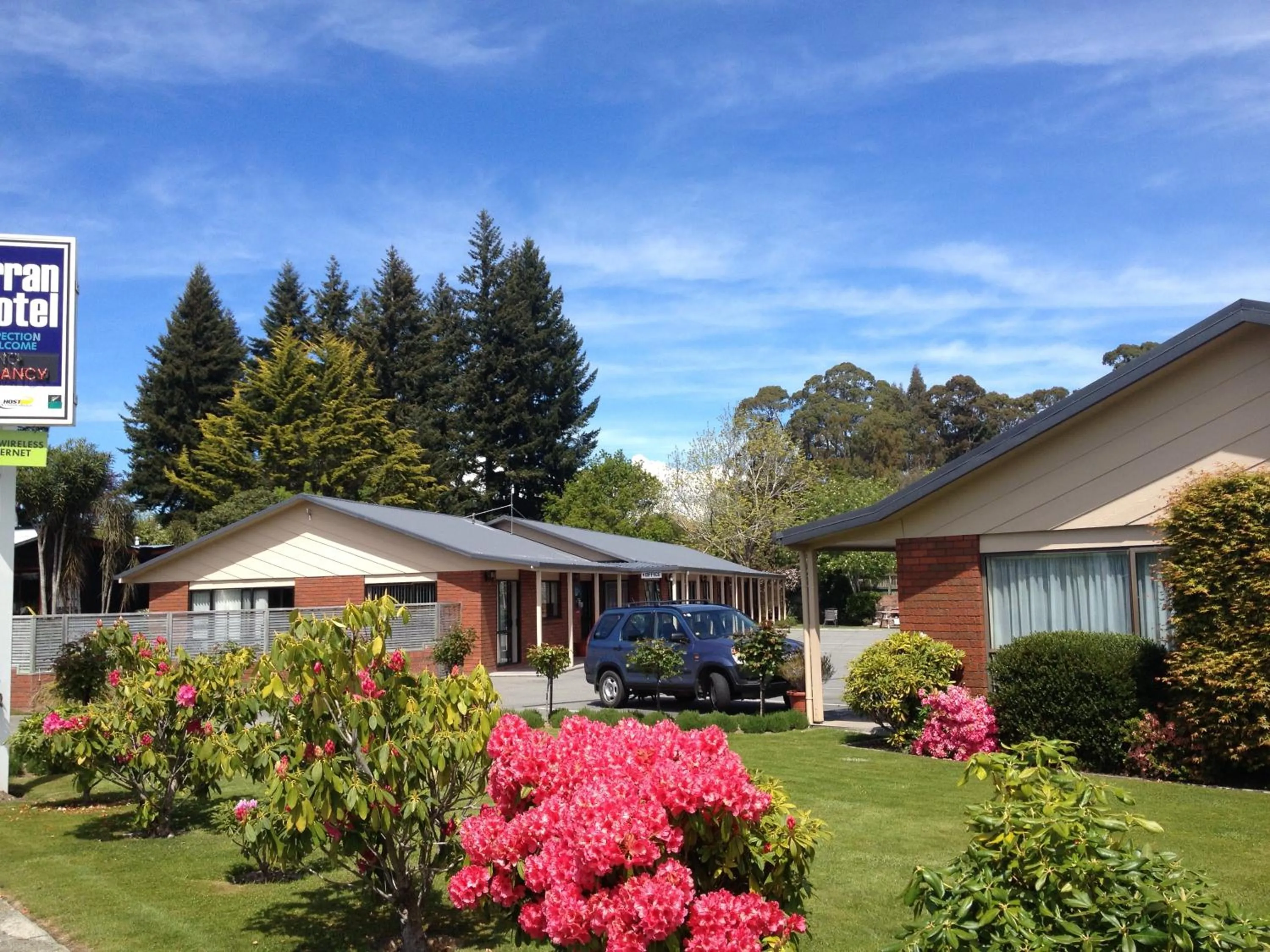 Facade/entrance in Arran Motel