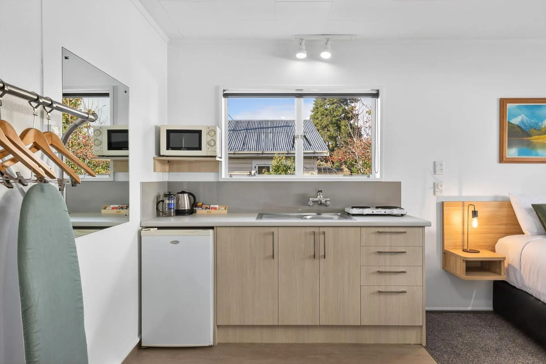 Kitchen or kitchenette in Alpine Motel