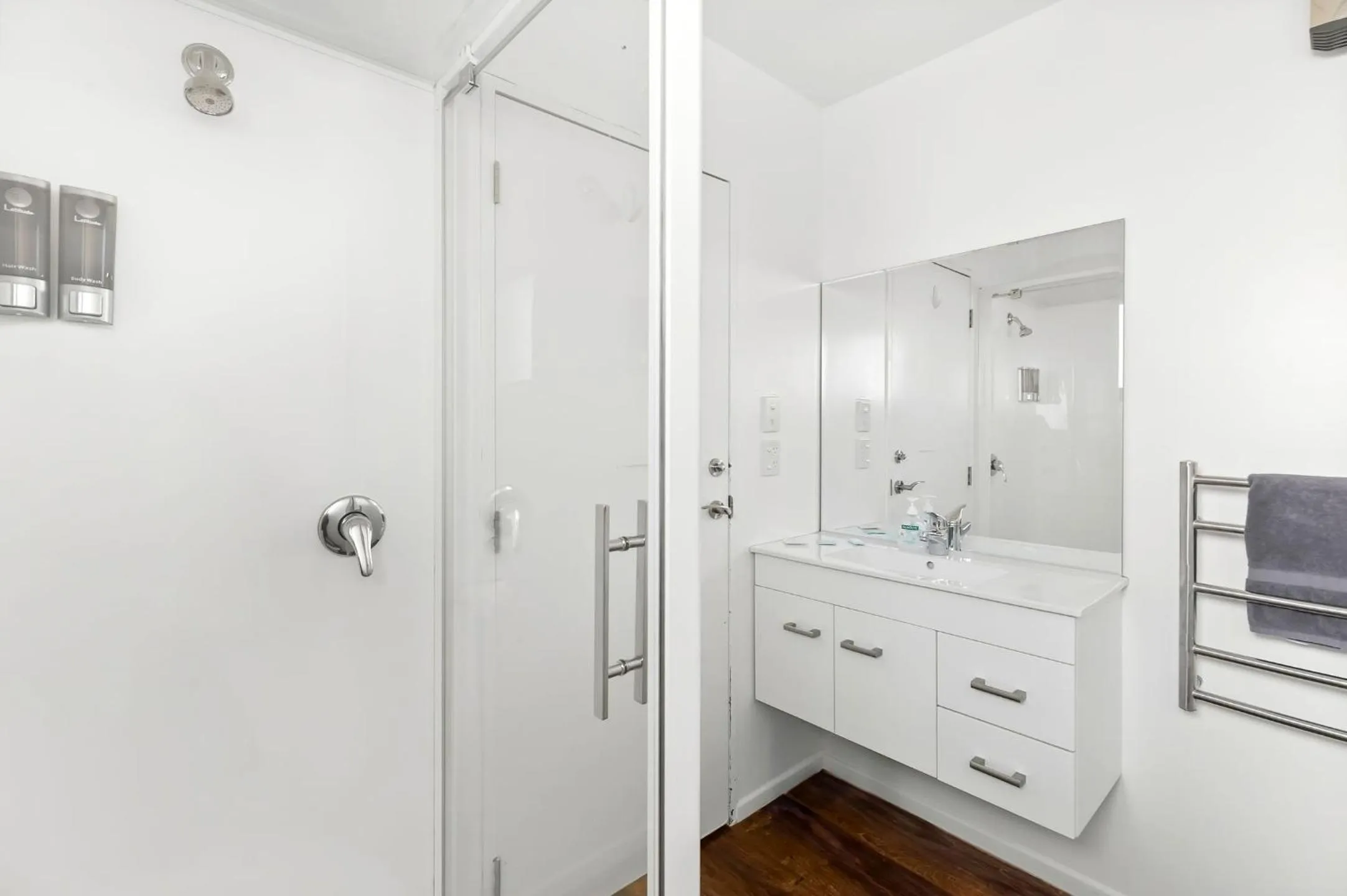 Shower in Alpine Motel