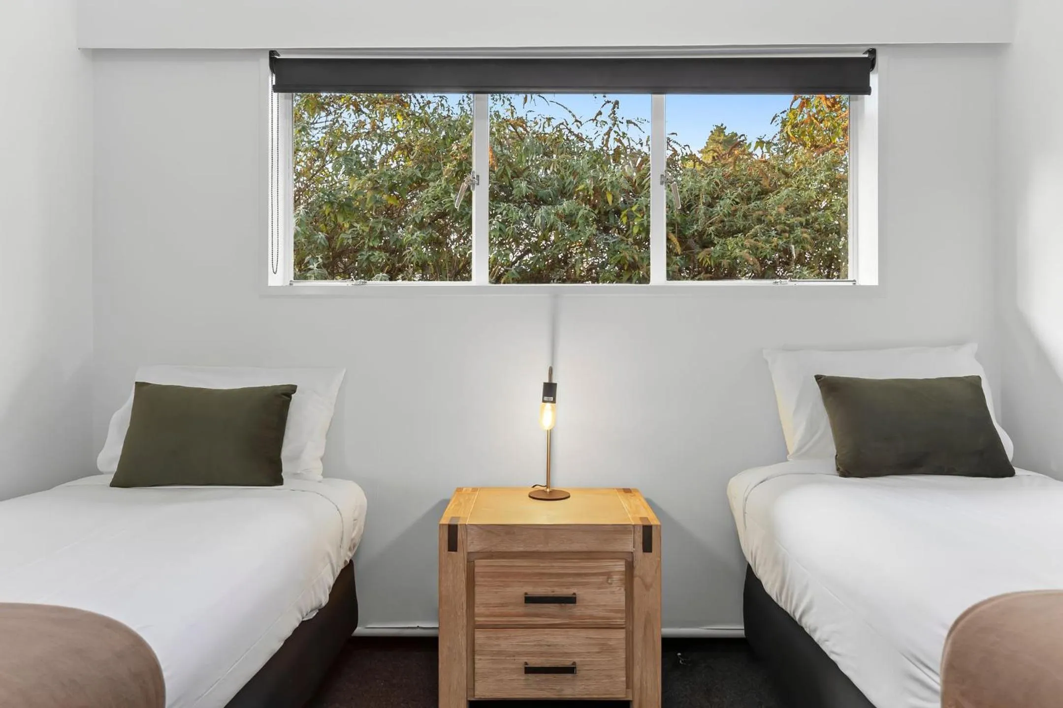 Bedroom, Bed in Alpine Motel