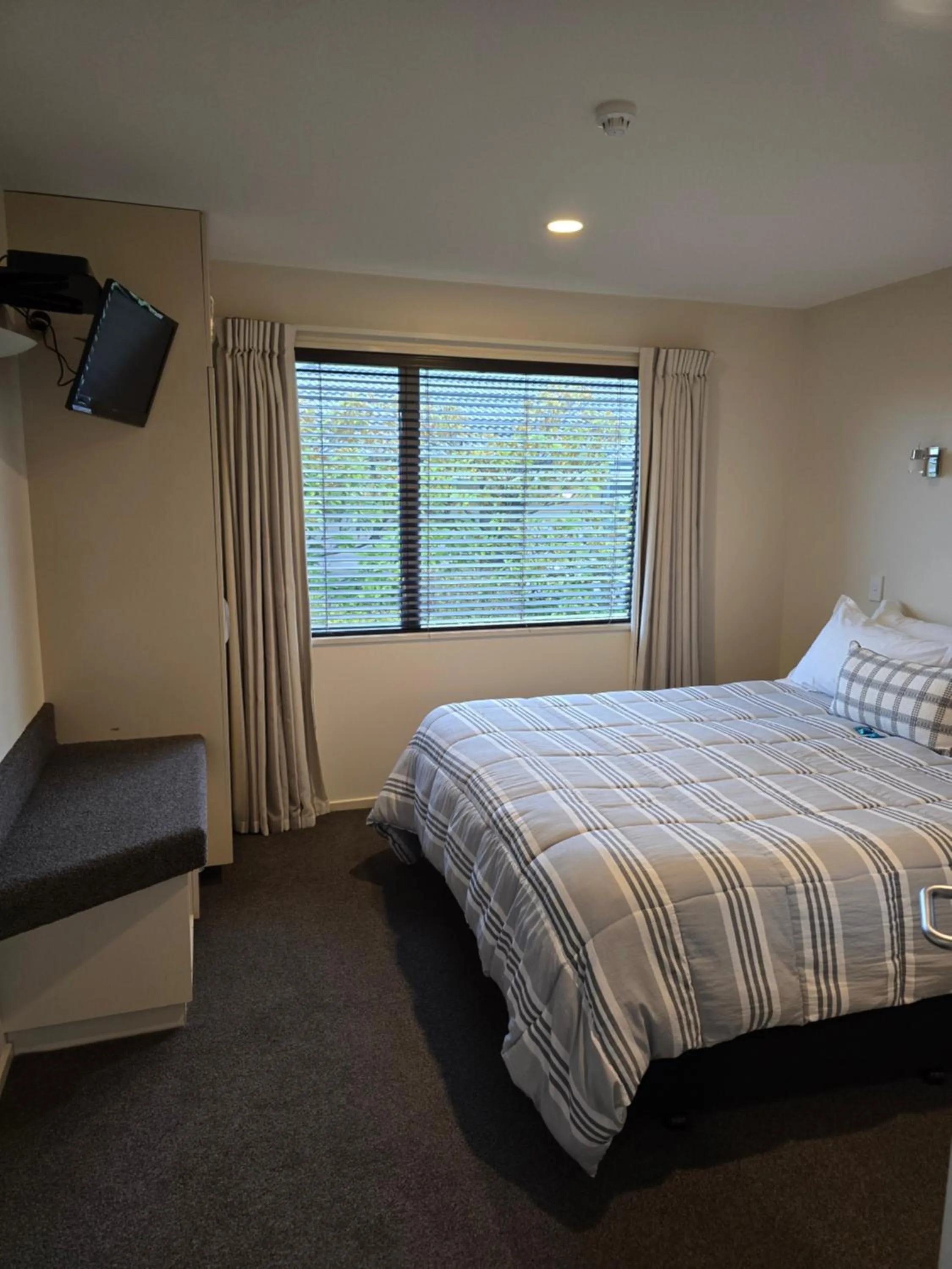 Bed in Cedar Grove Motor Lodge