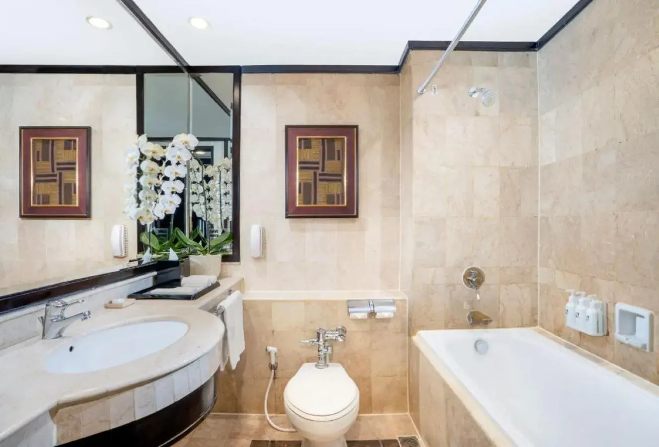 Deluxe Twin Simpang Lima View in Hotel Ciputra Semarang managed by Swiss-Belhotel International Deluxe Twin Simpang Lima View in Hotel Ciputra Semarang managed by Swiss-Belhotel International