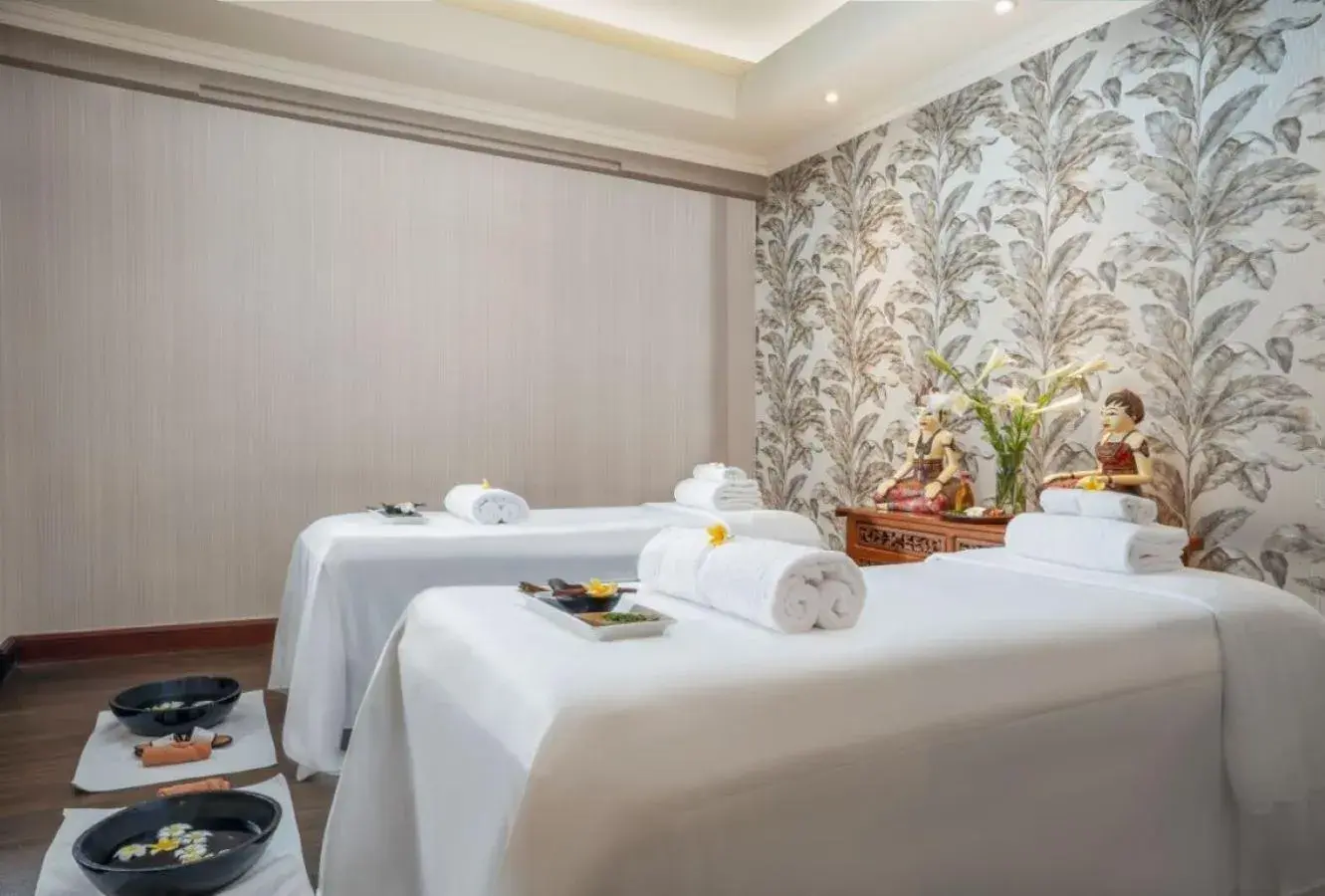 Massage, Bed in Hotel Ciputra Semarang managed by Swiss-Belhotel International Massage, Bed in Hotel Ciputra Semarang managed by Swiss-Belhotel International