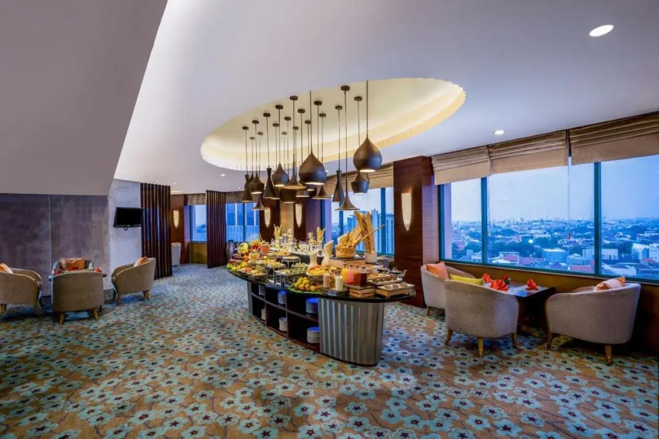 Lounge or bar in Hotel Ciputra Semarang managed by Swiss-Belhotel International Lounge or bar in Hotel Ciputra Semarang managed by Swiss-Belhotel International