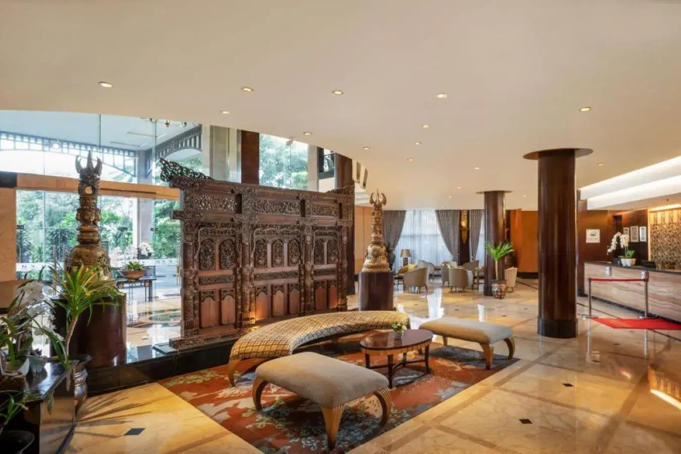 Lobby or reception in Hotel Ciputra Semarang managed by Swiss-Belhotel International Lobby or reception in Hotel Ciputra Semarang managed by Swiss-Belhotel International