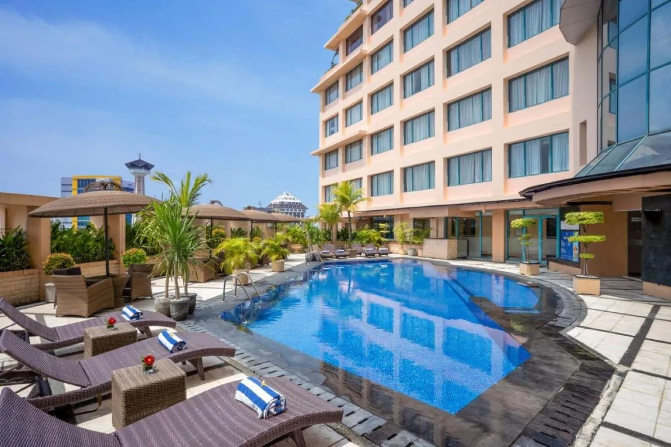 Swimming pool in Hotel Ciputra Semarang managed by Swiss-Belhotel International