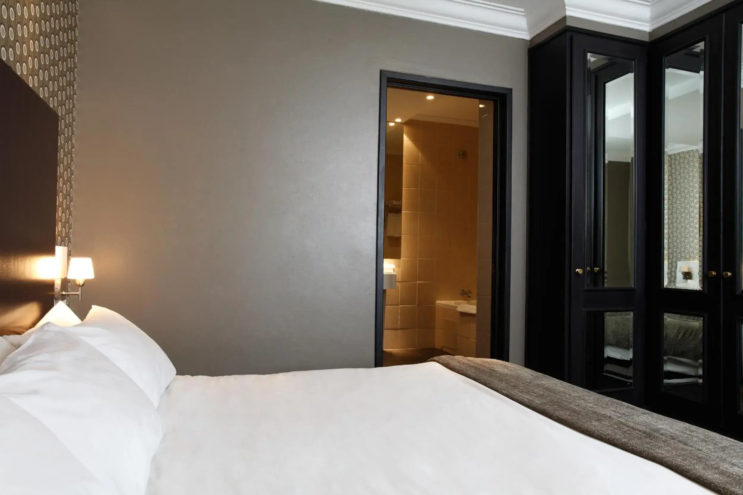 Bathroom, Bed in Manhattan Hotel Bathroom, Bed in Manhattan Hotel