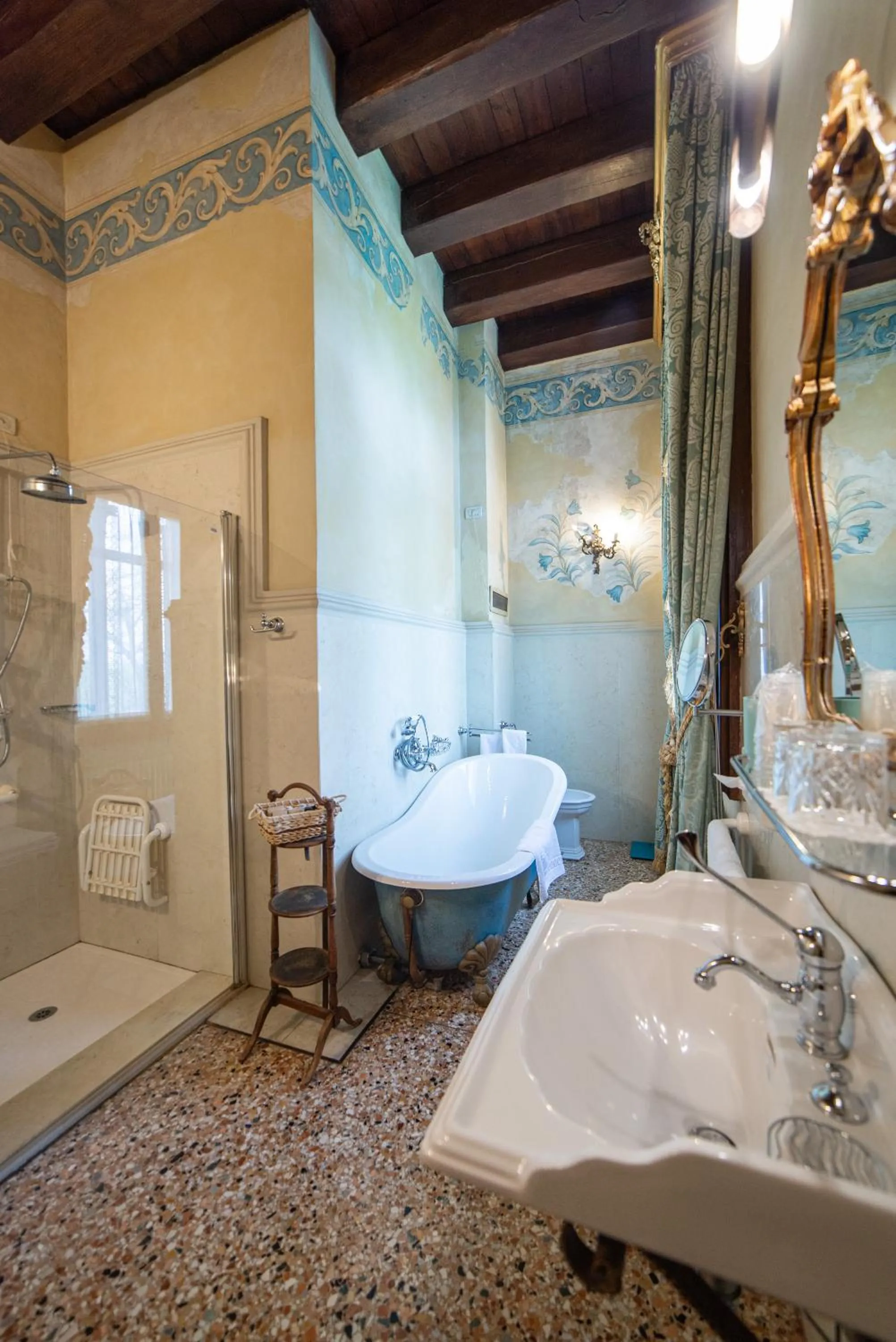 Bathroom in Relais Castello Bevilacqua