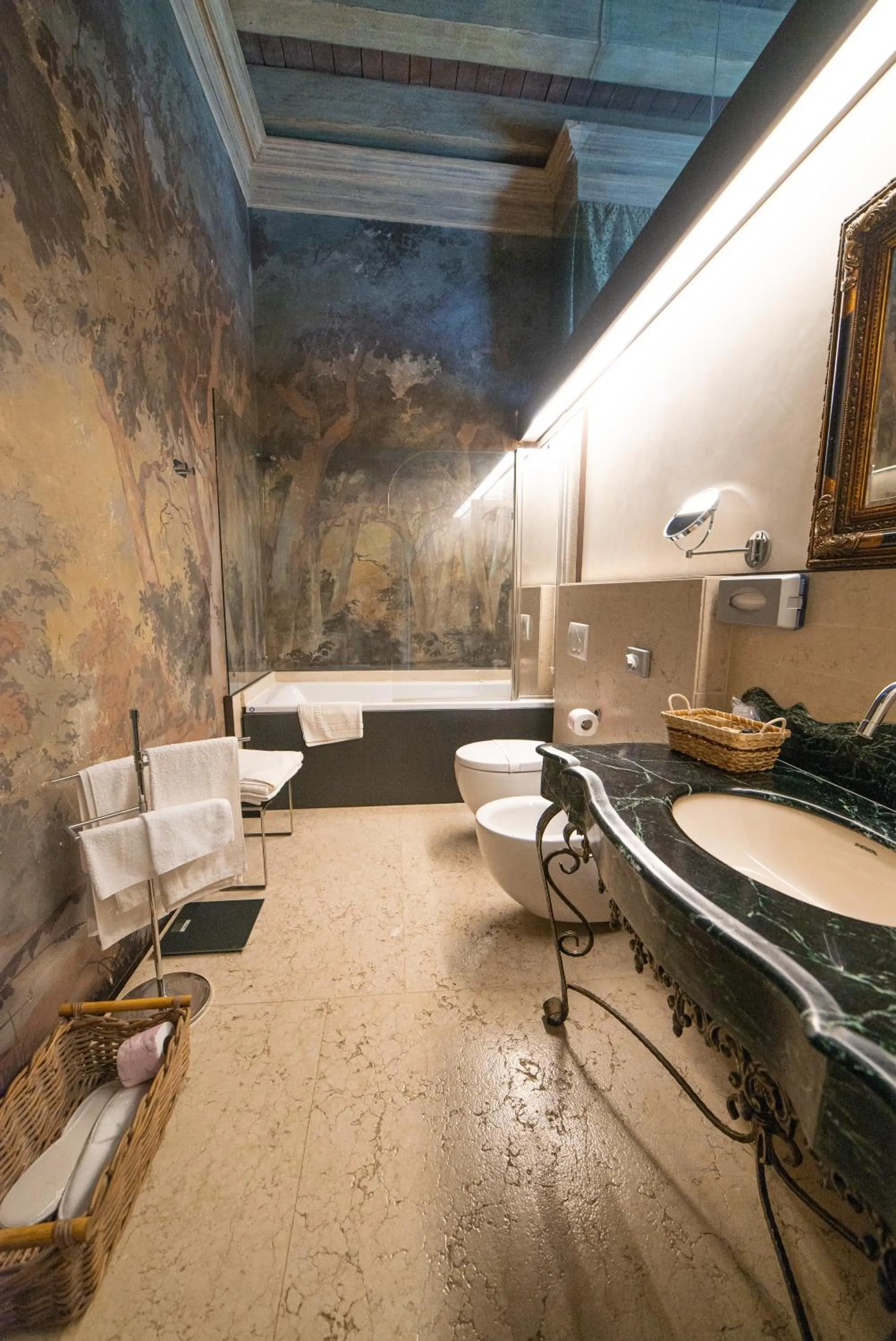 Bathroom in Relais Castello Bevilacqua