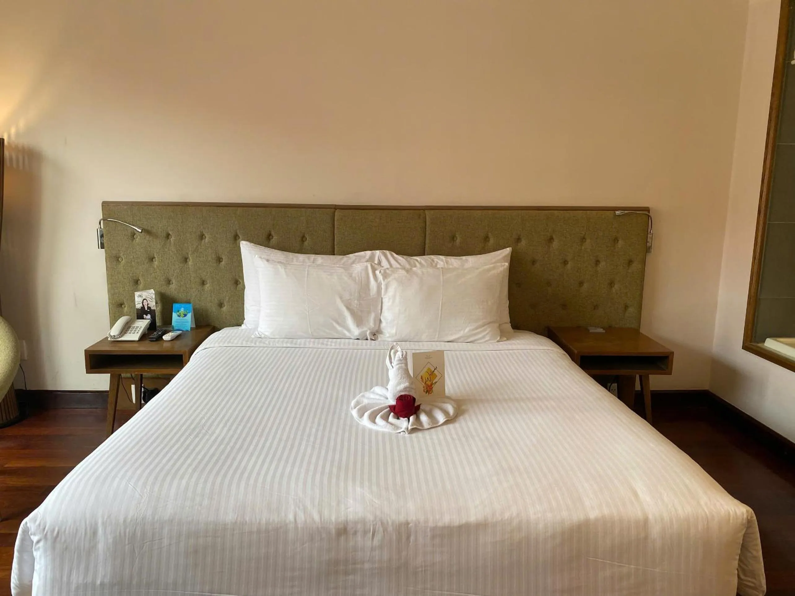 Bed in Muong Thanh Holiday Hue Hotel