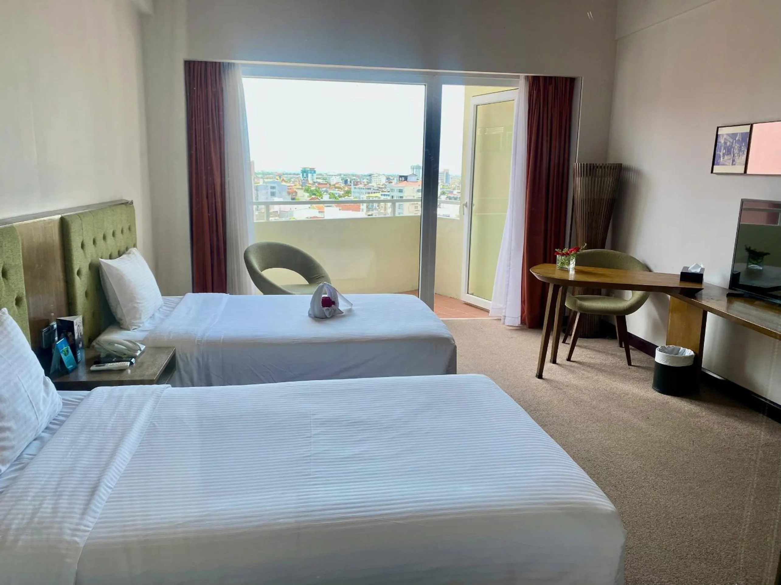 Bed in Muong Thanh Holiday Hue Hotel