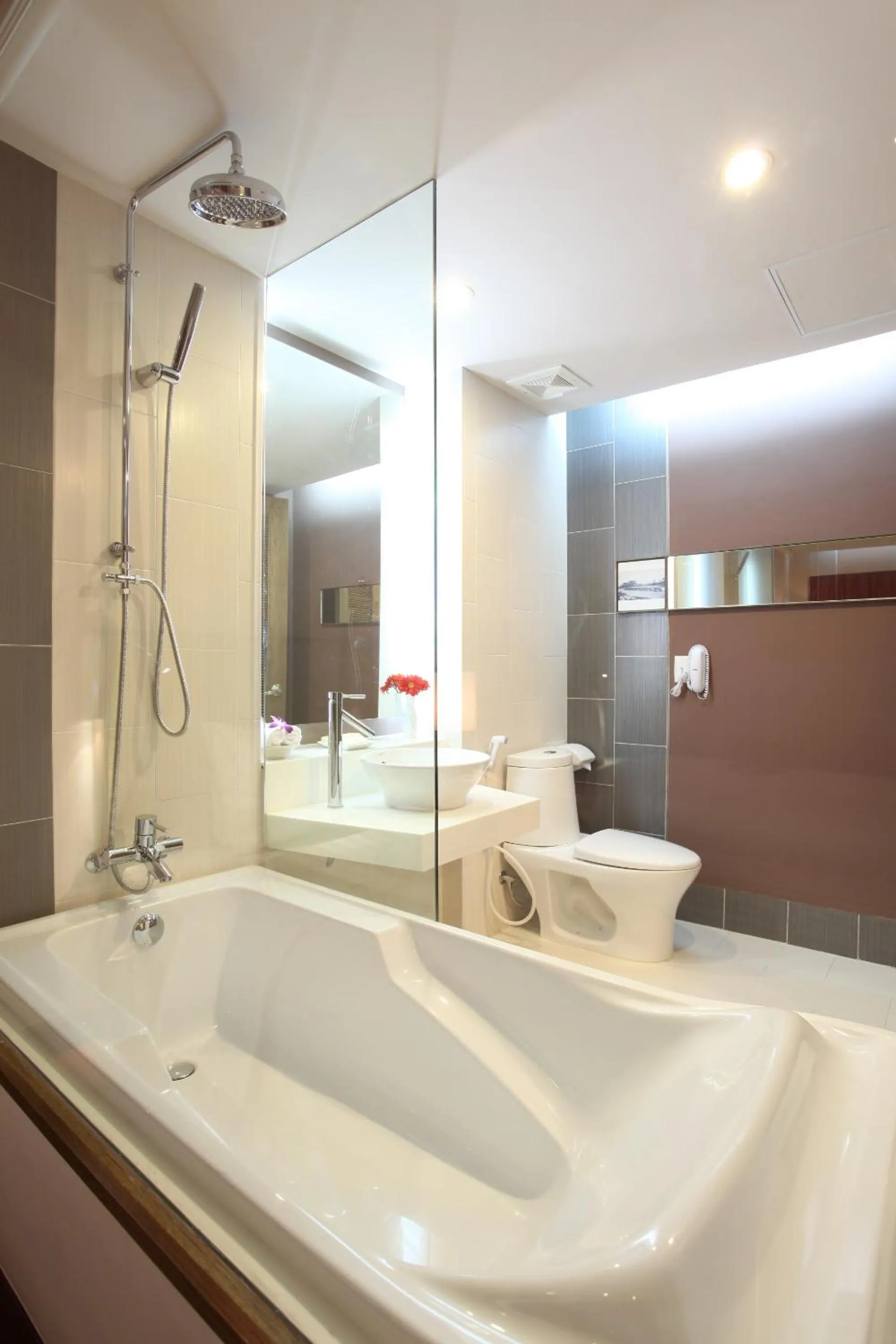 Shower in Muong Thanh Holiday Hue Hotel