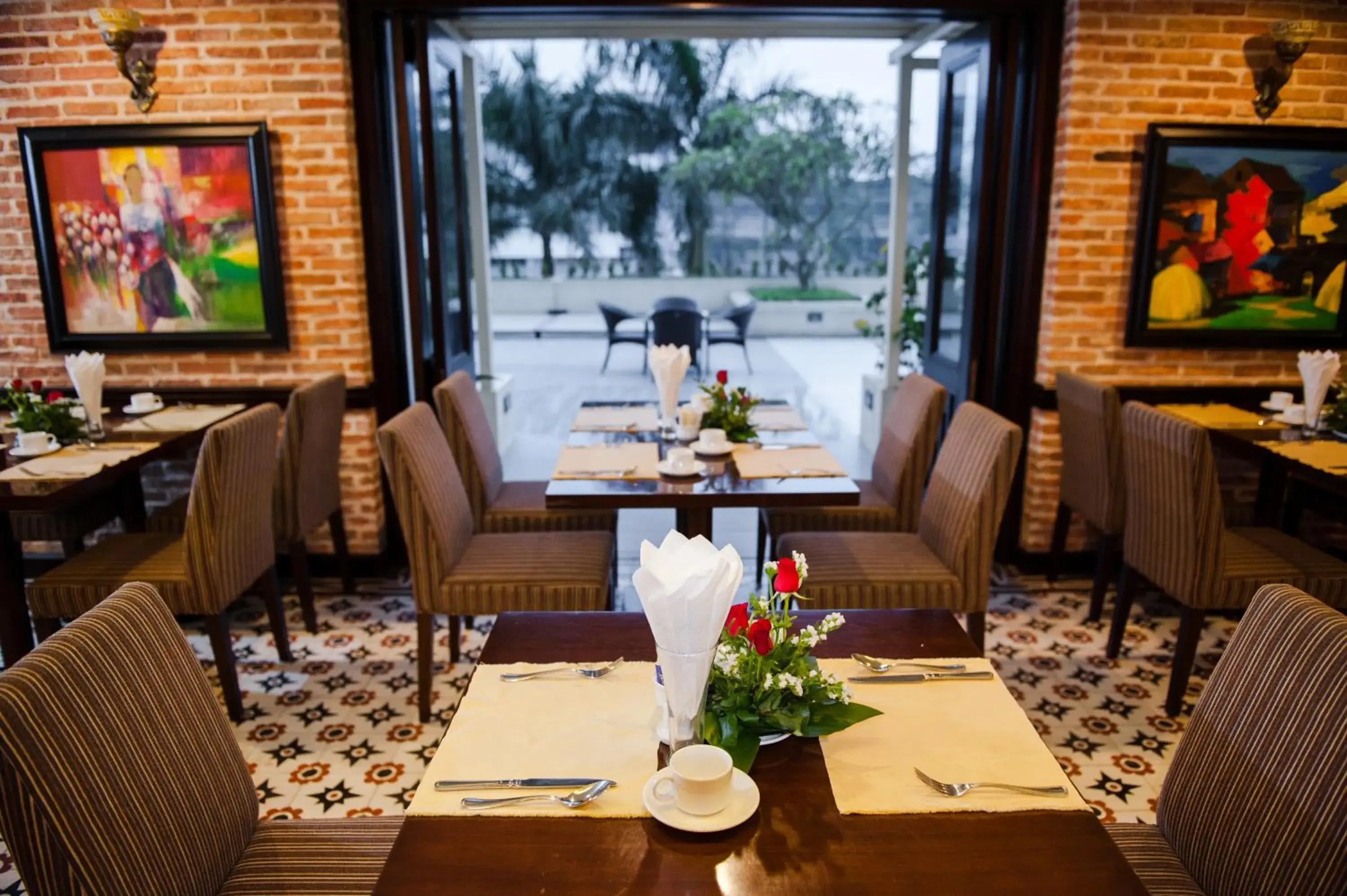 Restaurant/places to eat in Muong Thanh Holiday Hue Hotel Restaurant/places to eat in Muong Thanh Holiday Hue Hotel