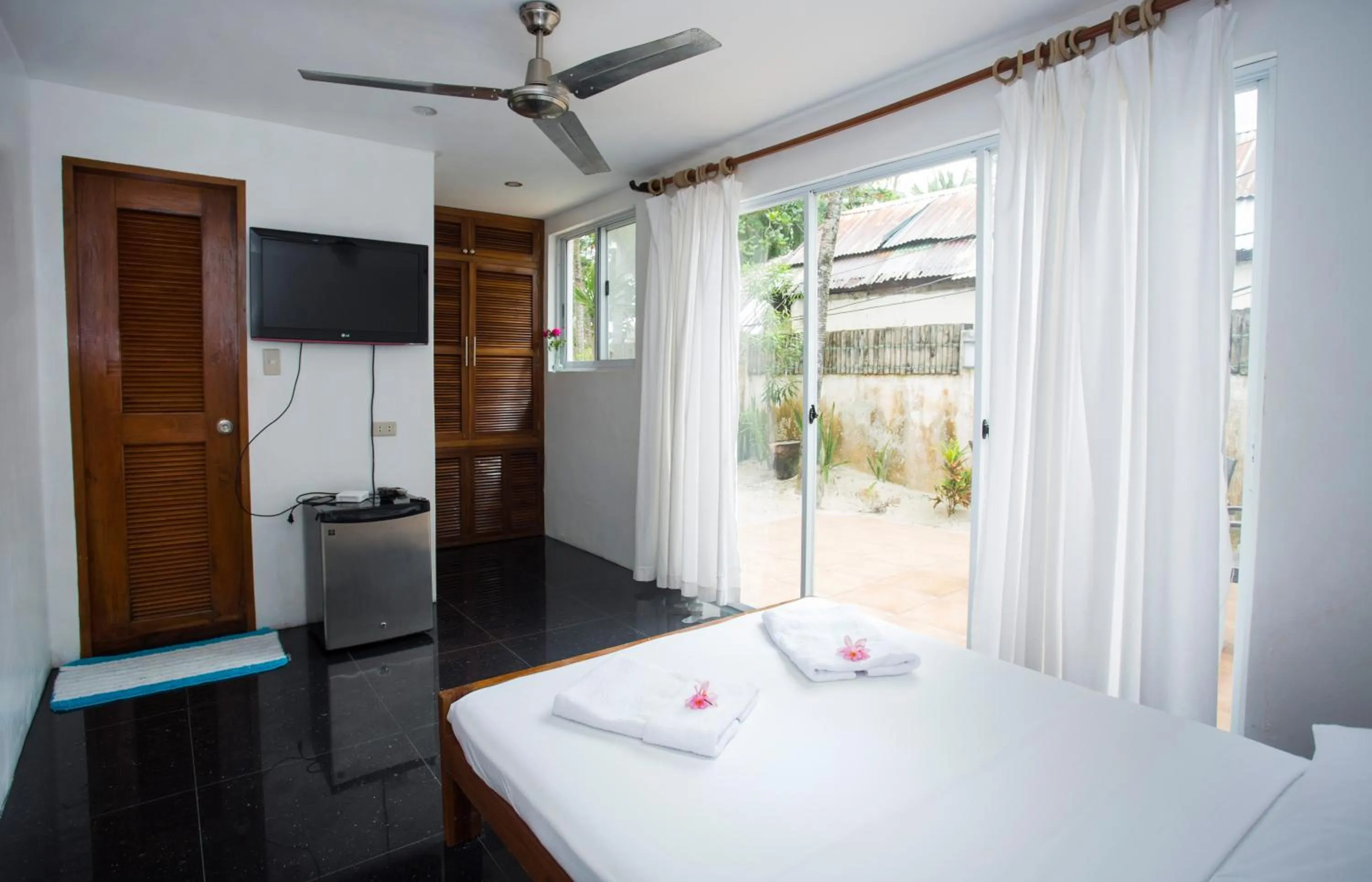 Bed in Mabuhay Beach House