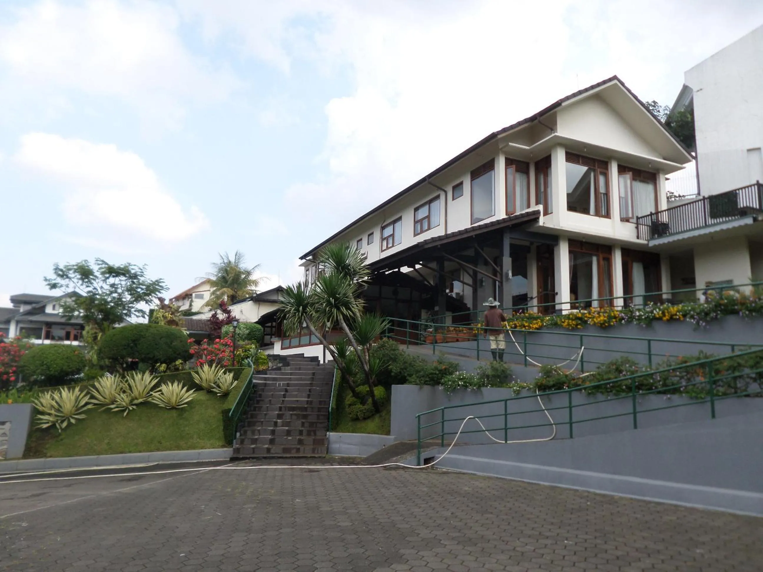 Facade/entrance in Samami Garden