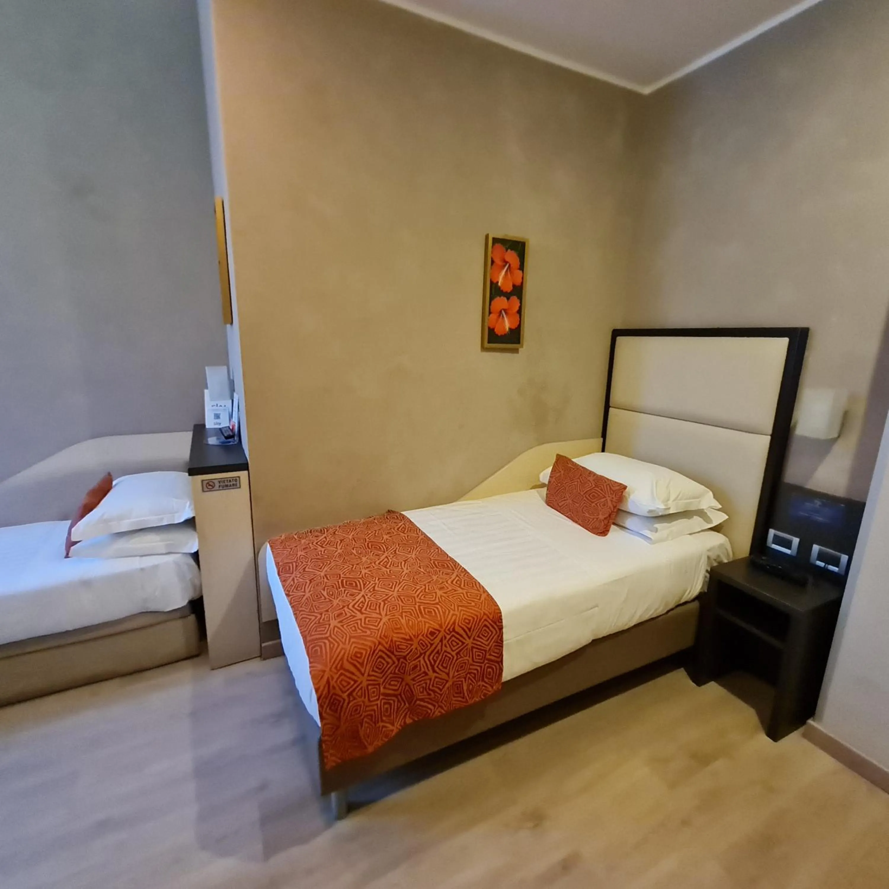 Photo of the whole room, Bed in Hotel Piacenza