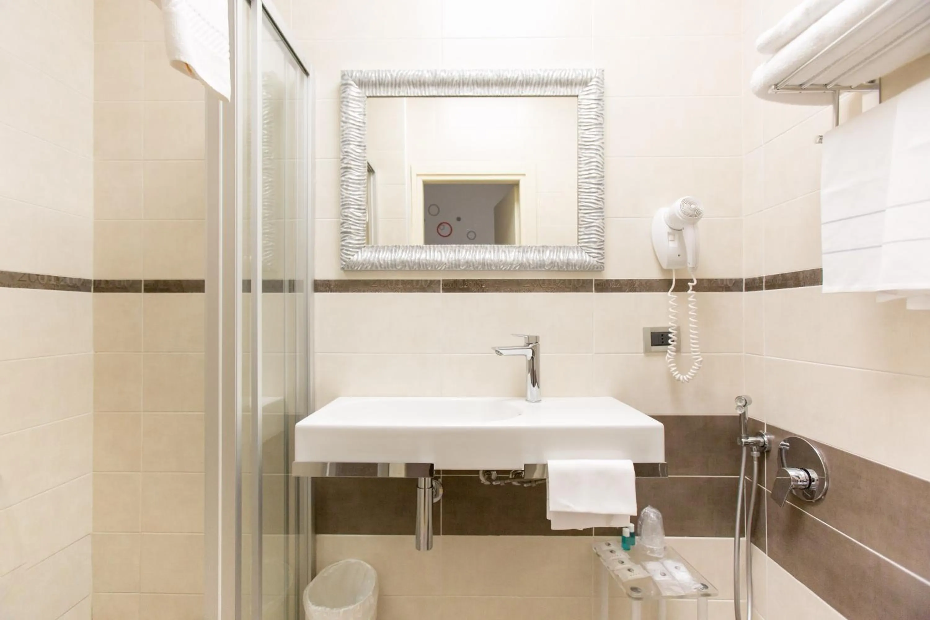 Shower in Hotel Piacenza