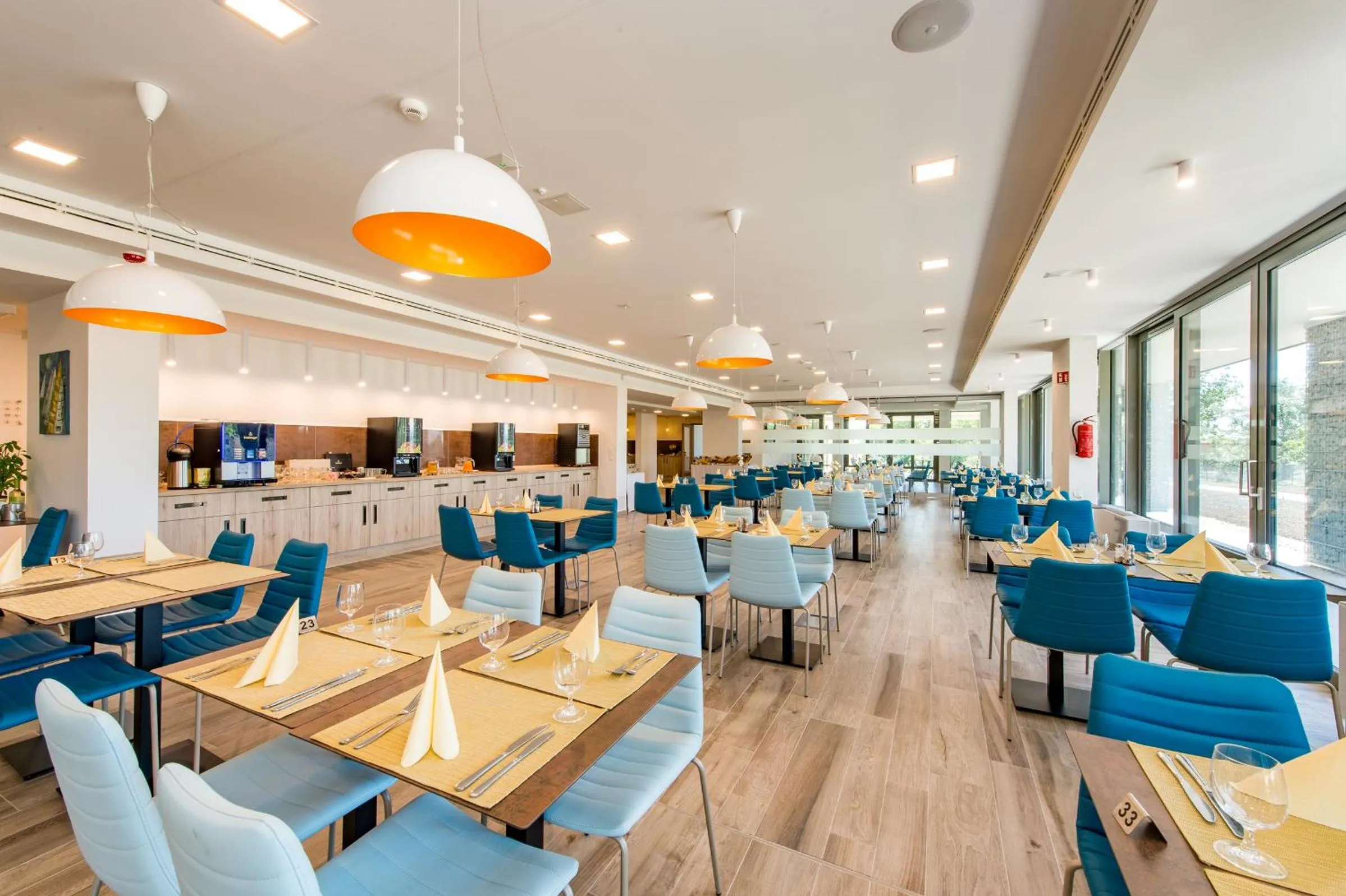 Restaurant/places to eat in Akadémia Hotel