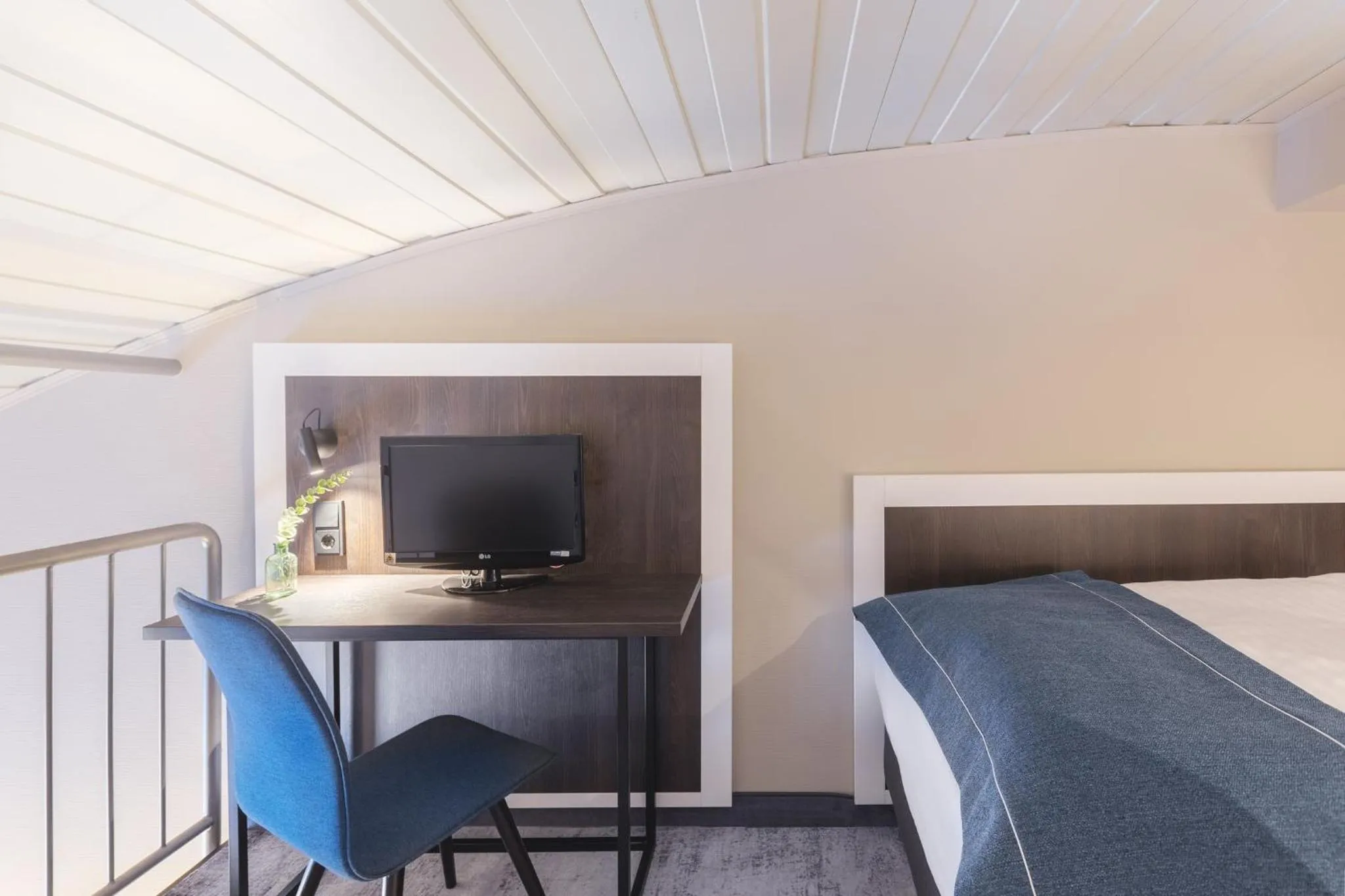 Photo of the whole room, Bed in Garner Hotel Elmshorn by IHG