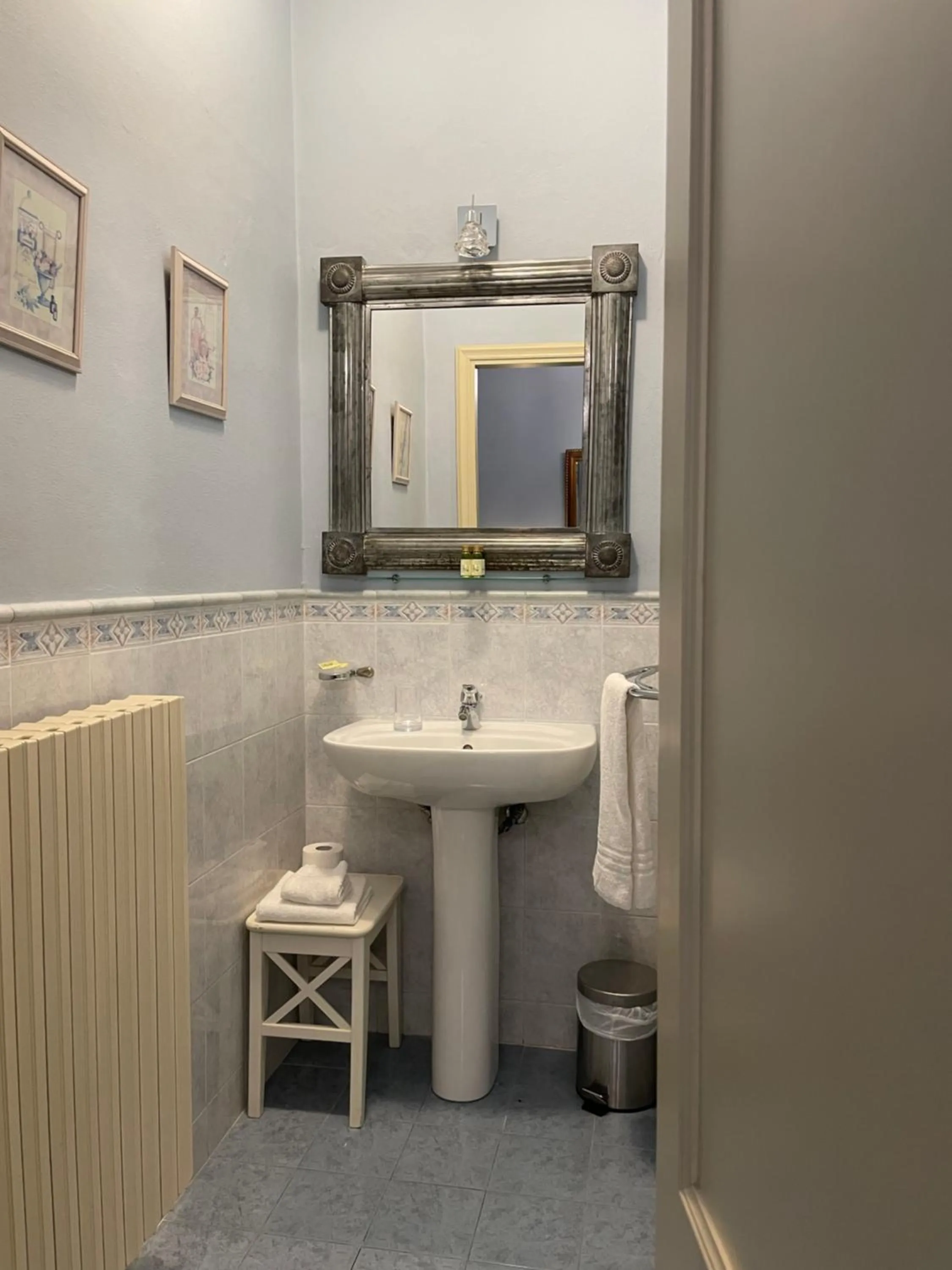 Bathroom in La Bohème