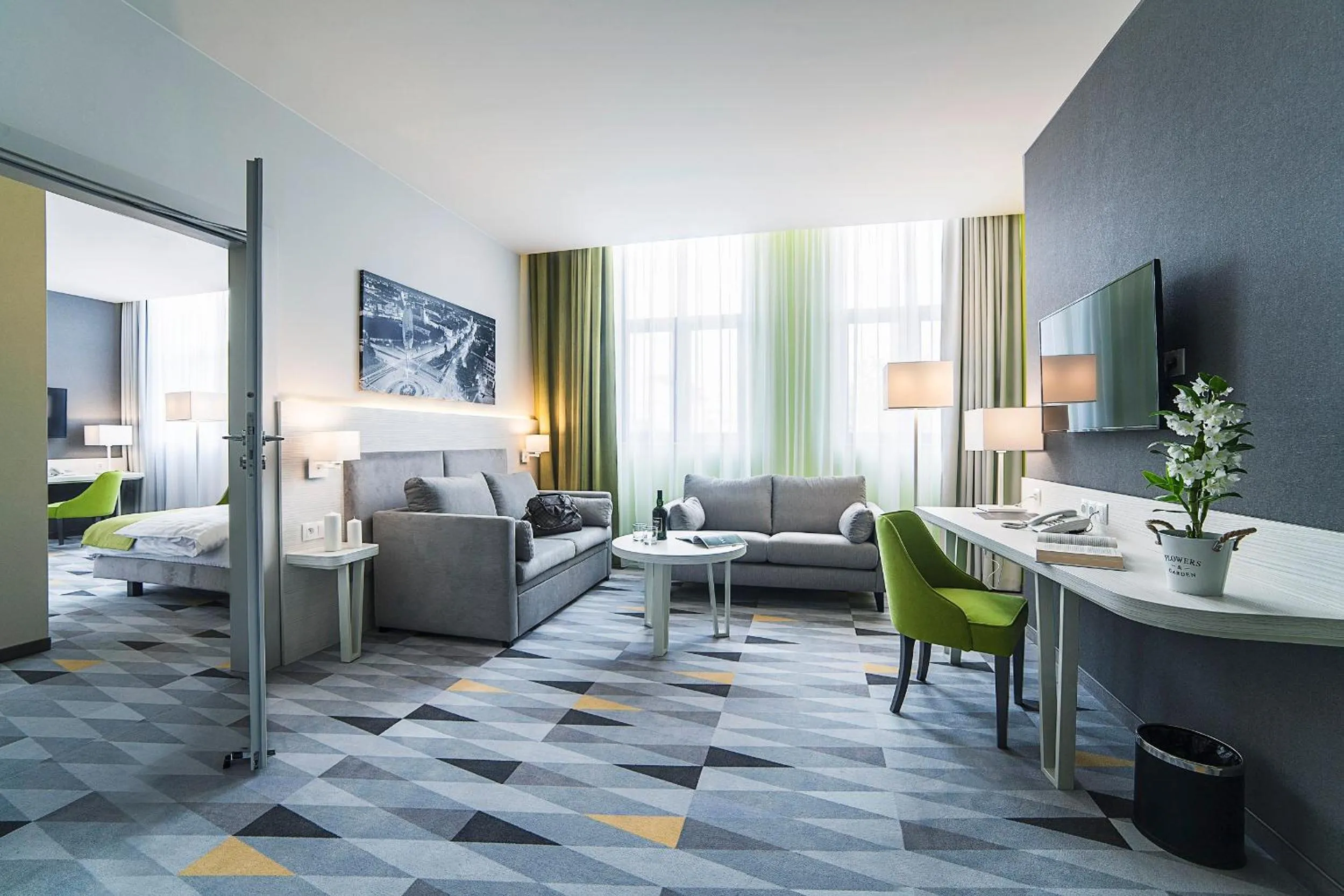 Living room, Bed in Hotel Metropolitan