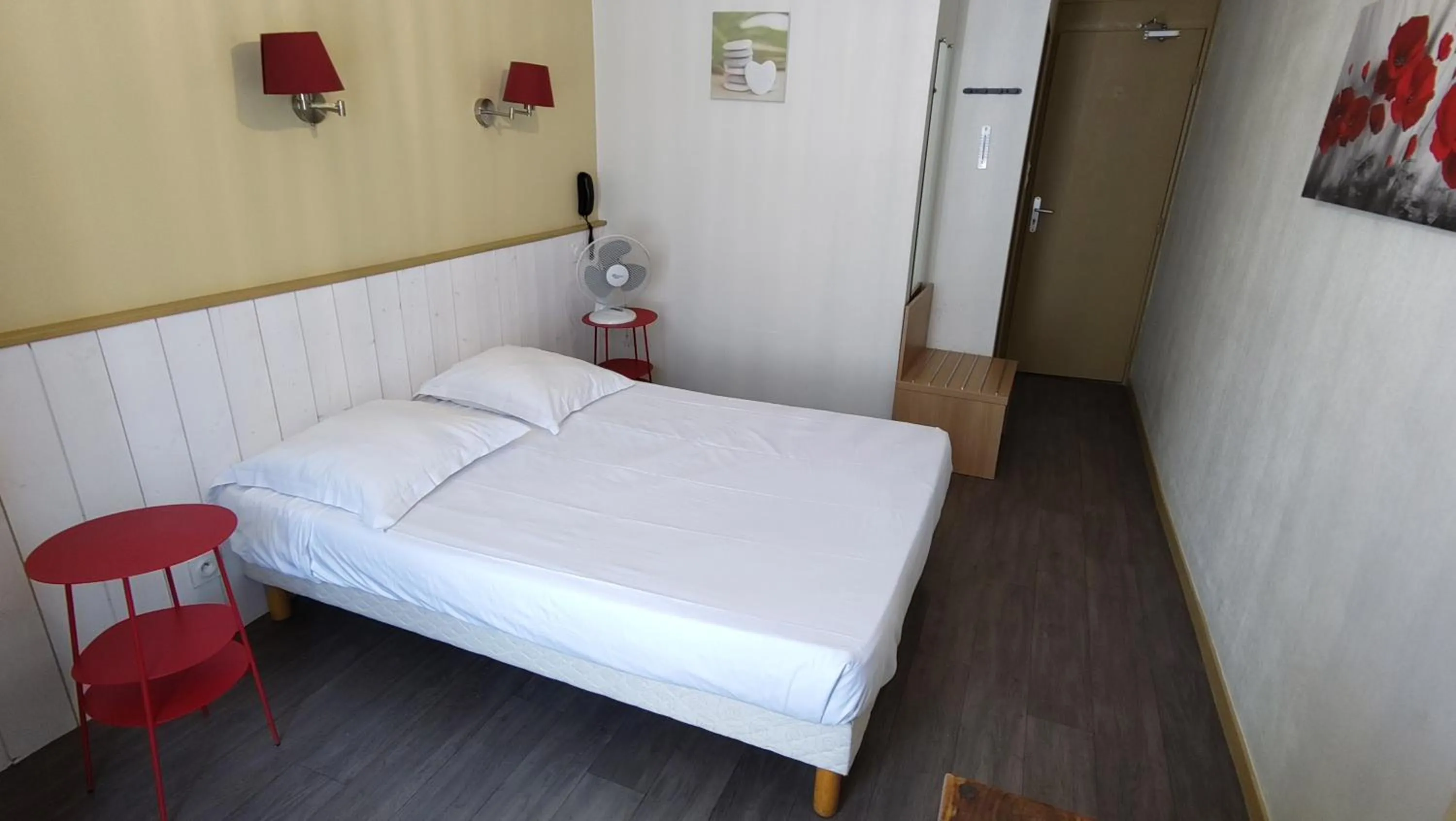 Bed in Hotel Le Colibri