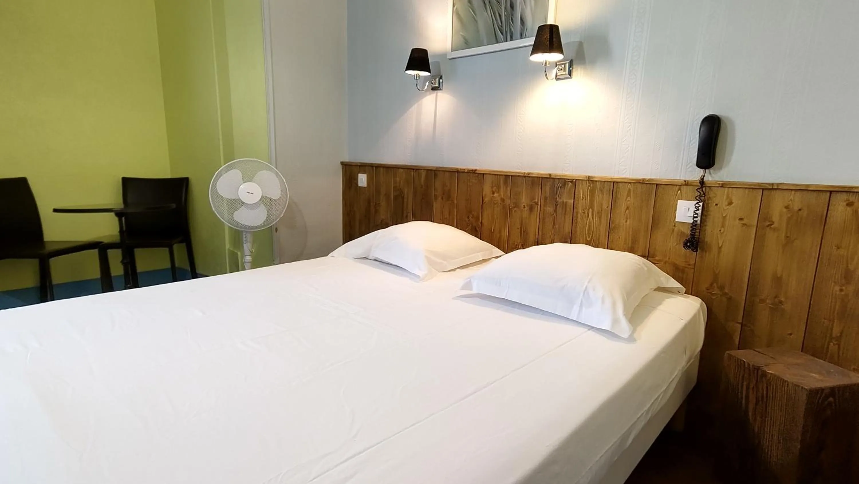 Bed in Hotel Le Colibri