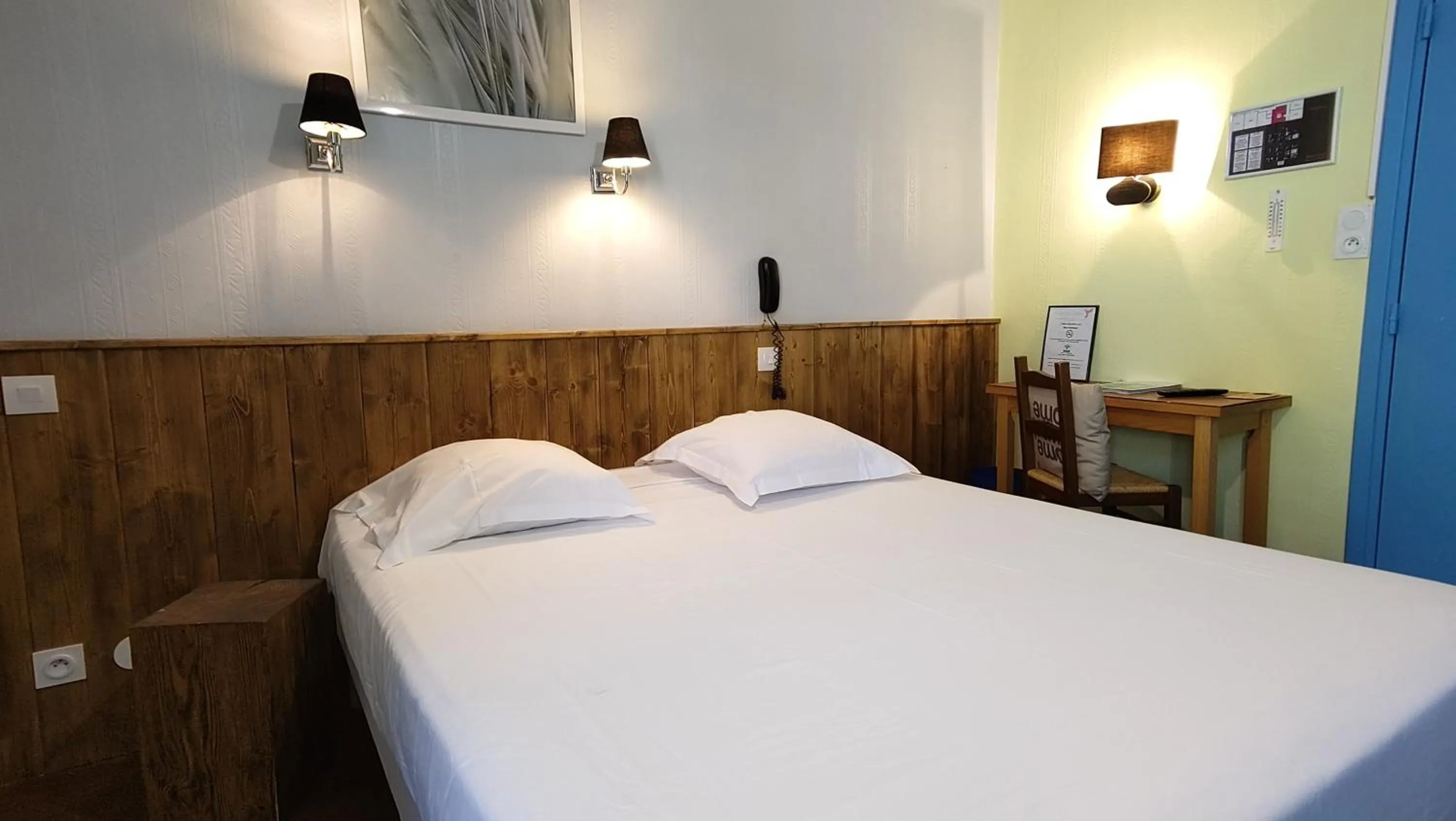 Bed in Hotel Le Colibri