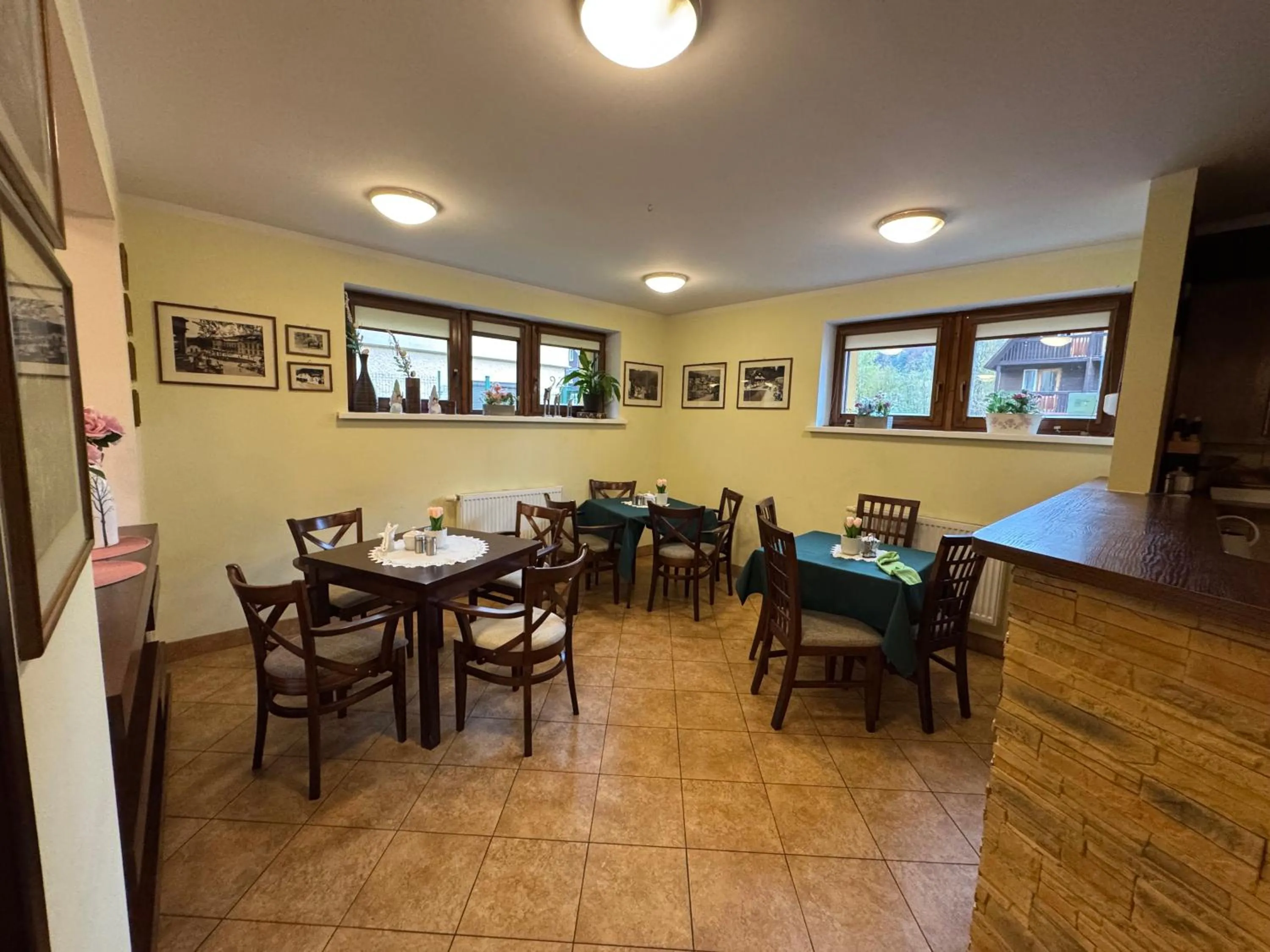 Restaurant/places to eat in Willa Salamandra