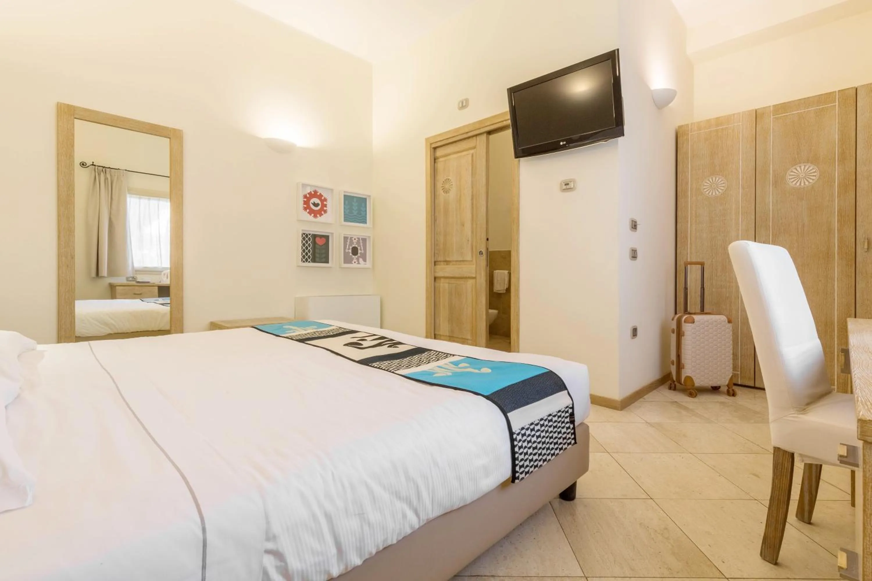 Photo of the whole room, Bed in Hotel Domomea