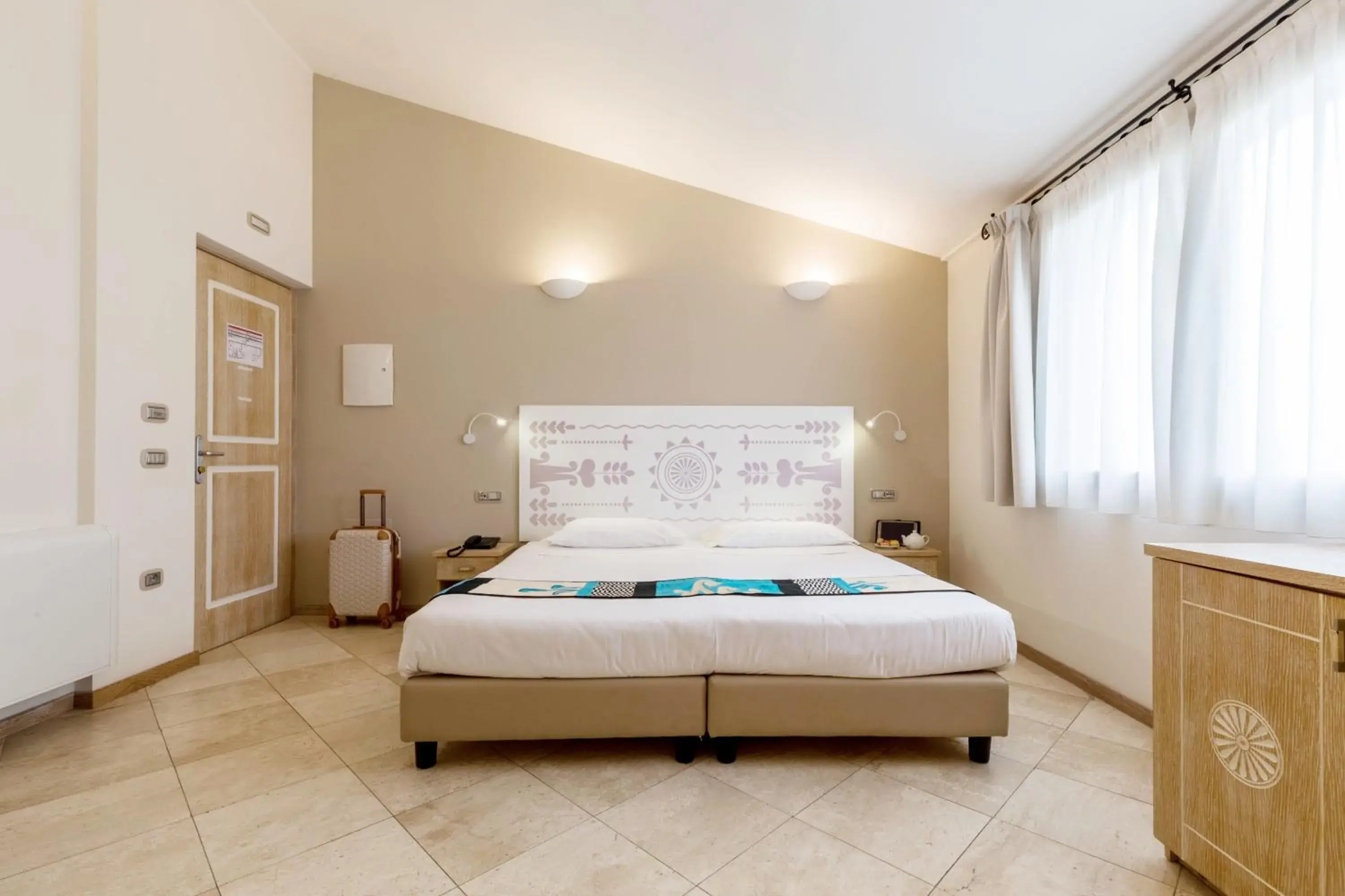 Triple Room in Hotel Domomea Triple Room in Hotel Domomea