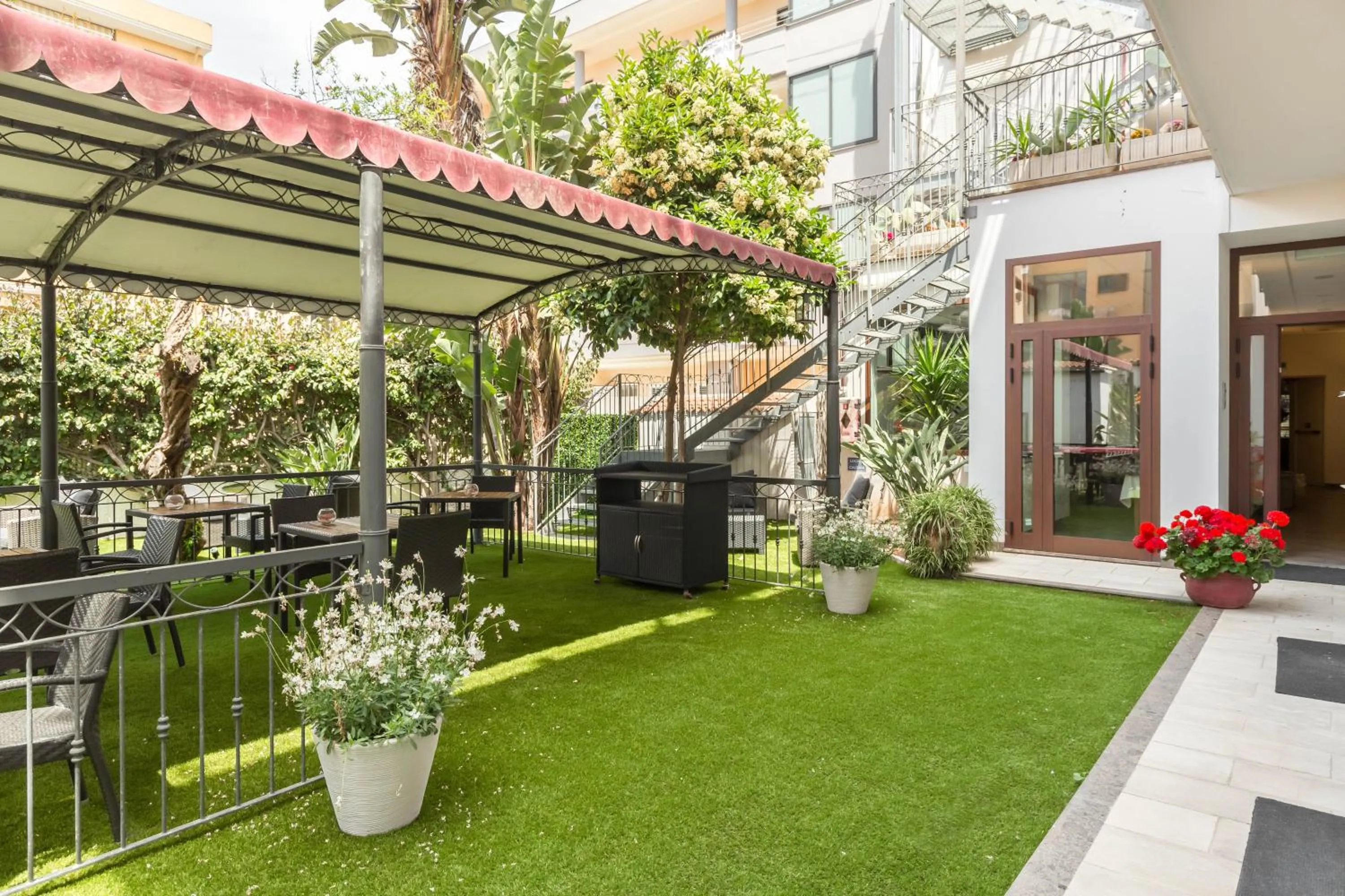 Property building in Hotel Domomea