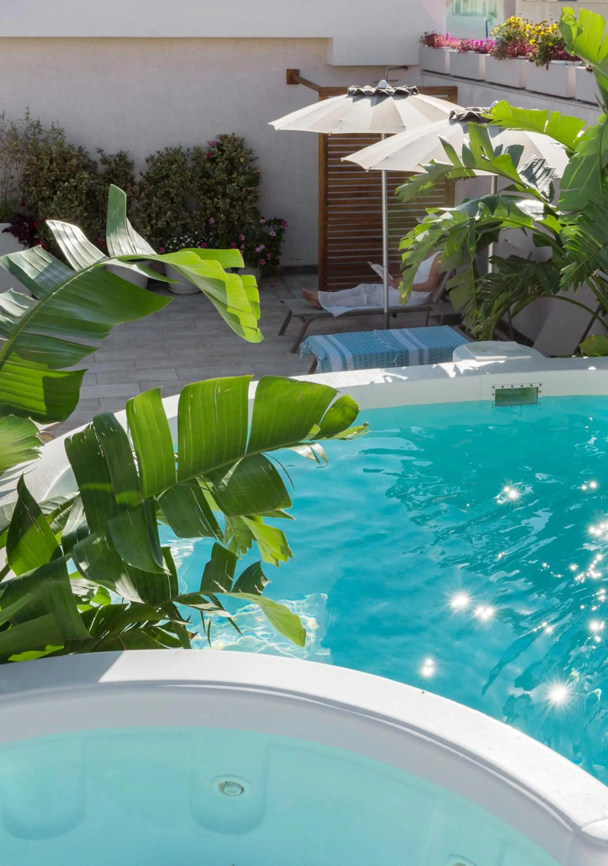 Pool view in Hotel Domomea