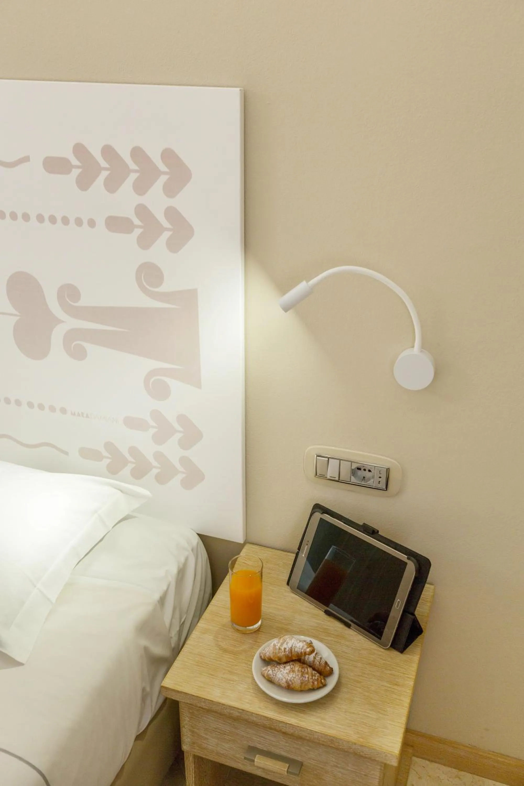 Photo of the whole room, Bed in Hotel Domomea