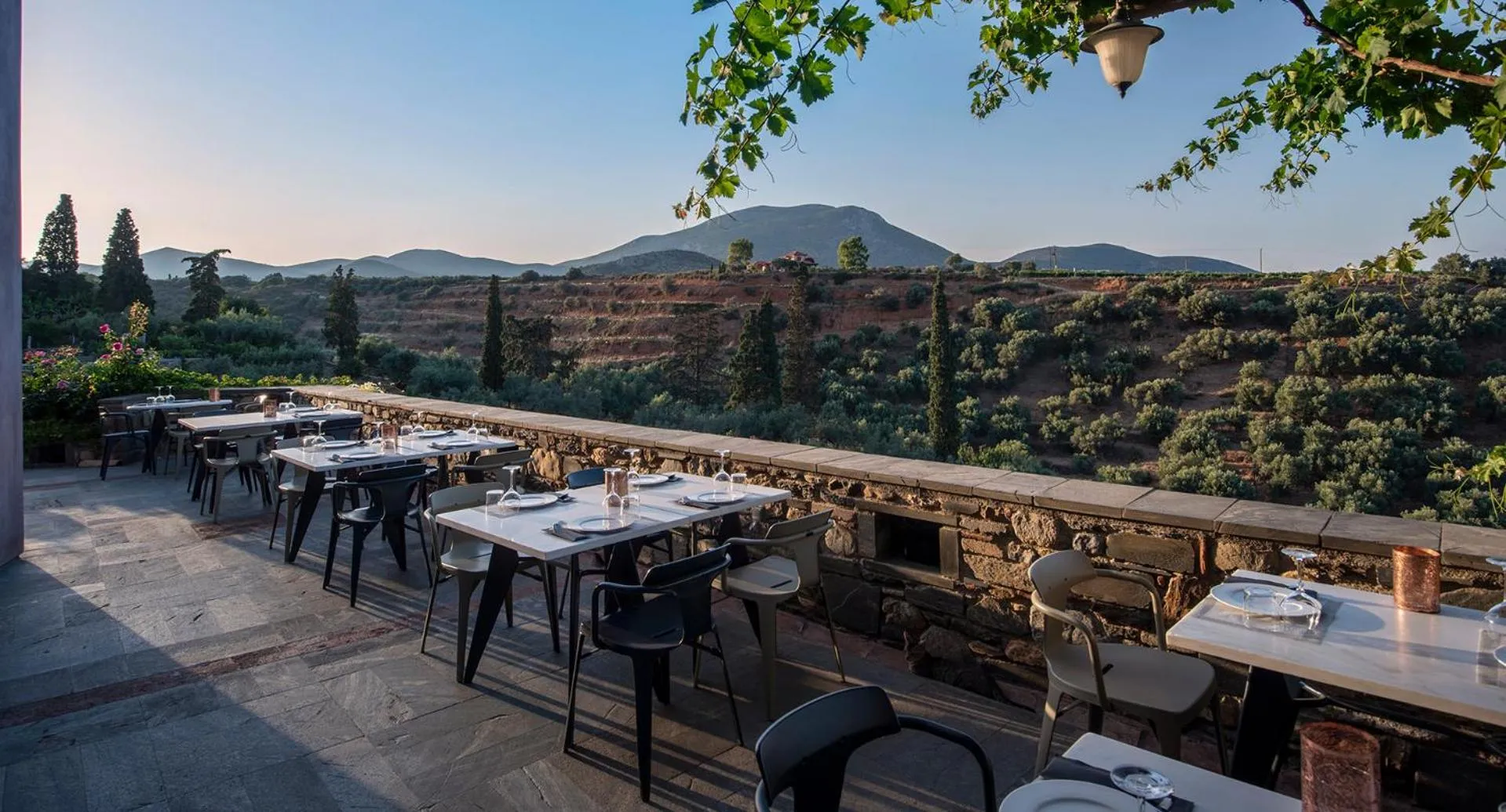 Restaurant/places to eat in Kinsterna Hotel