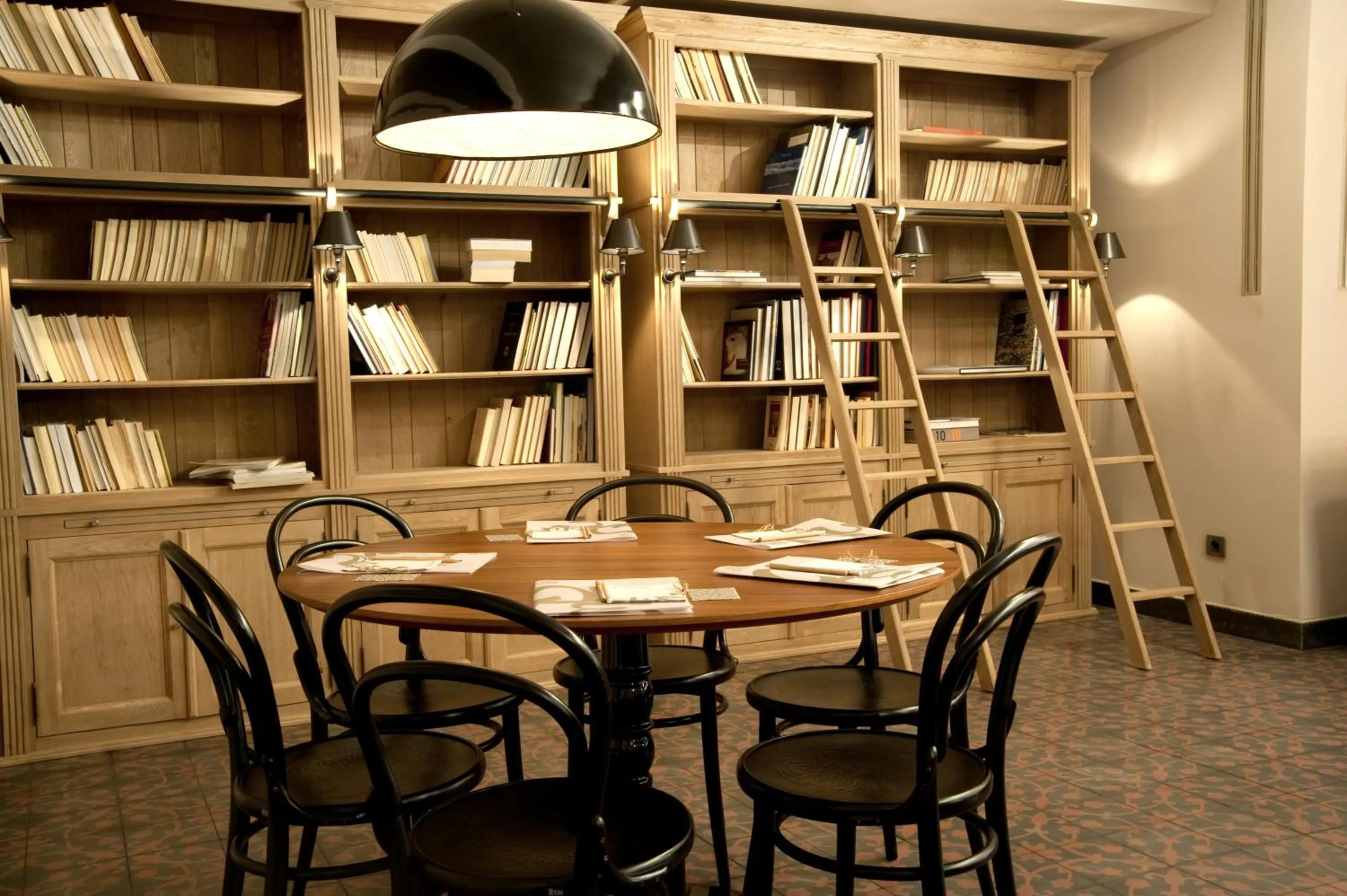 Library in Kinsterna Hotel