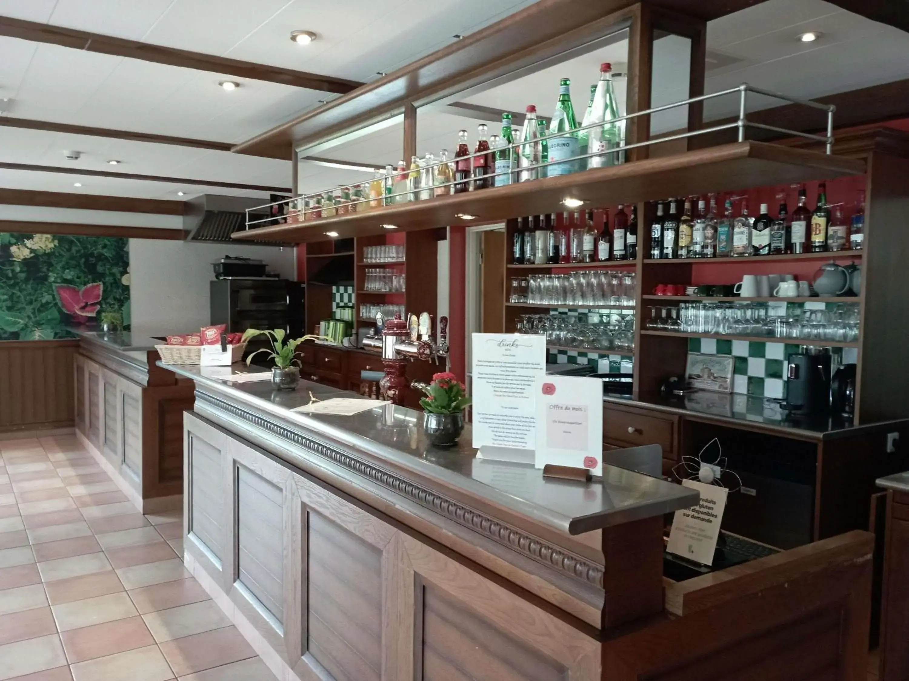 Lounge or bar in ibis Albert Pays de Somme Lounge or bar in ibis Albert Pays de Somme