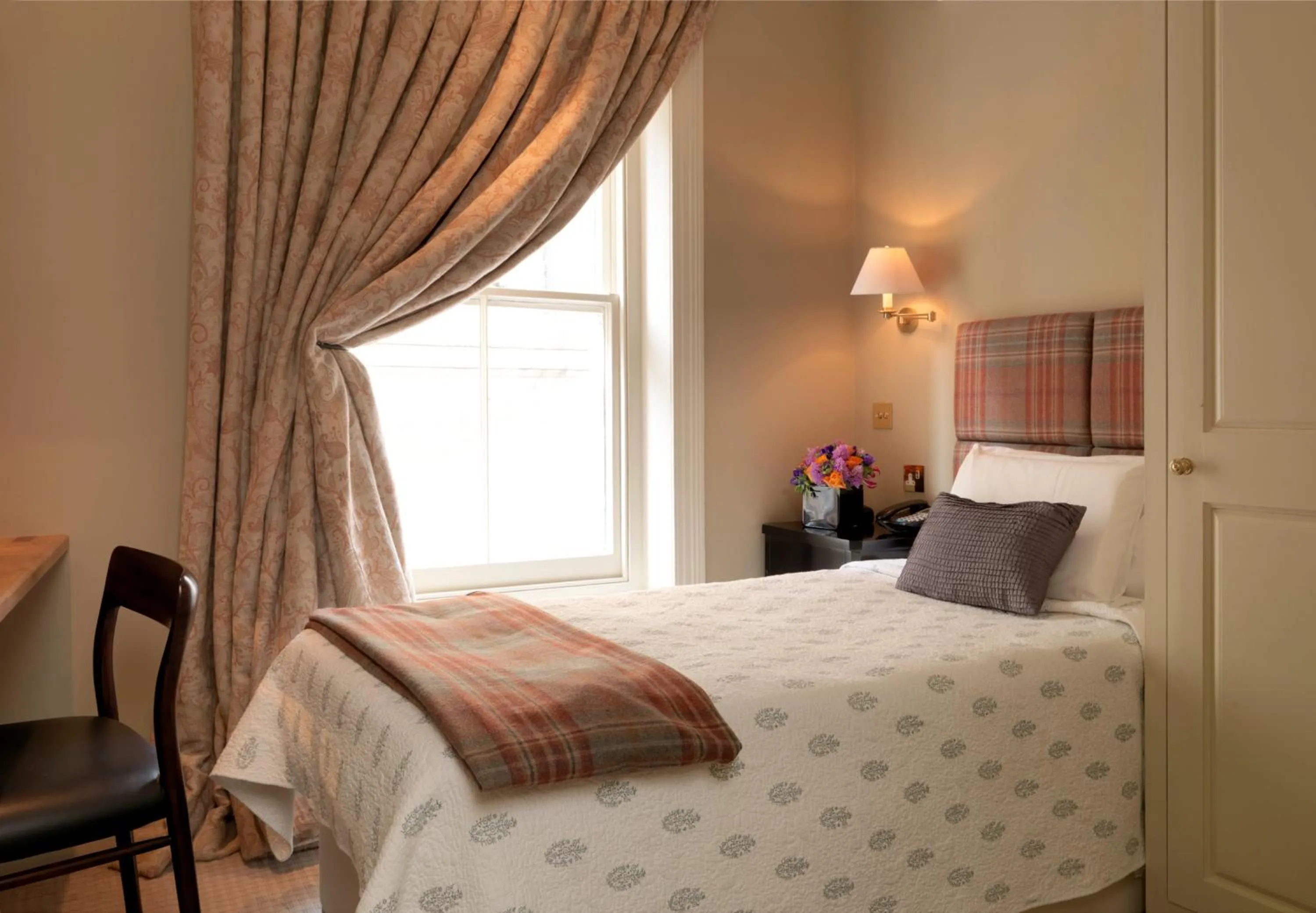 Photo of the whole room, Bed in Fielding Hotel