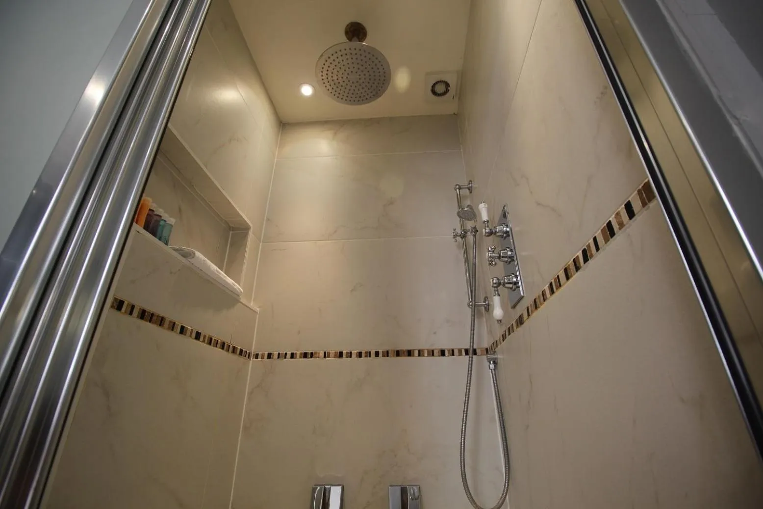 Shower in Fielding Hotel