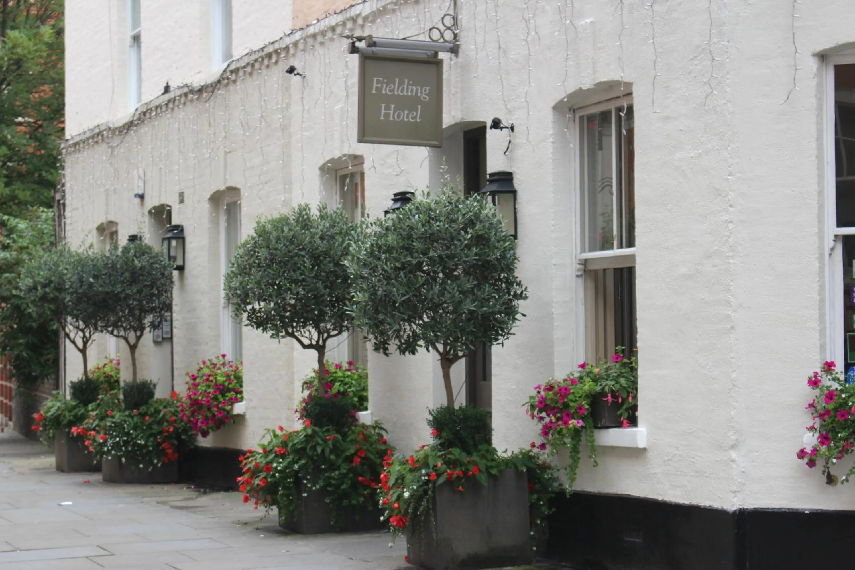 Facade/entrance in Fielding Hotel
