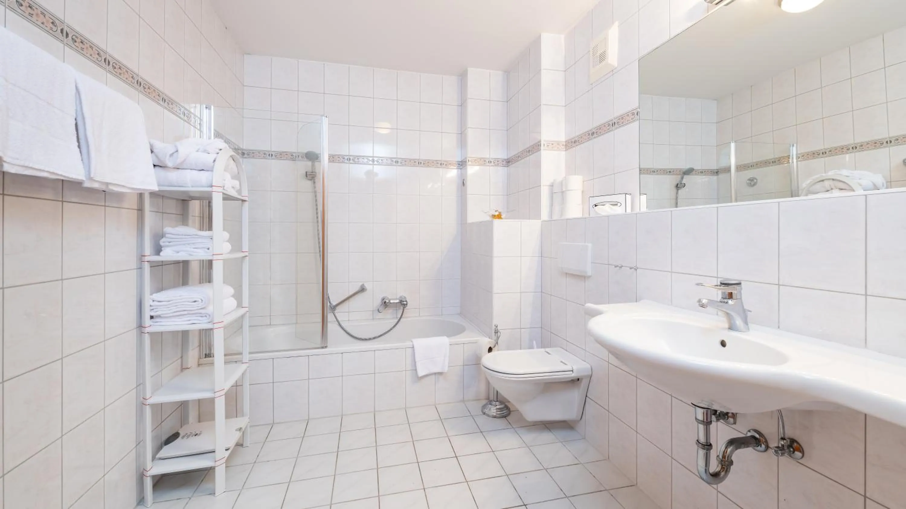 Bathroom in Werzer Strandcasino Hotel