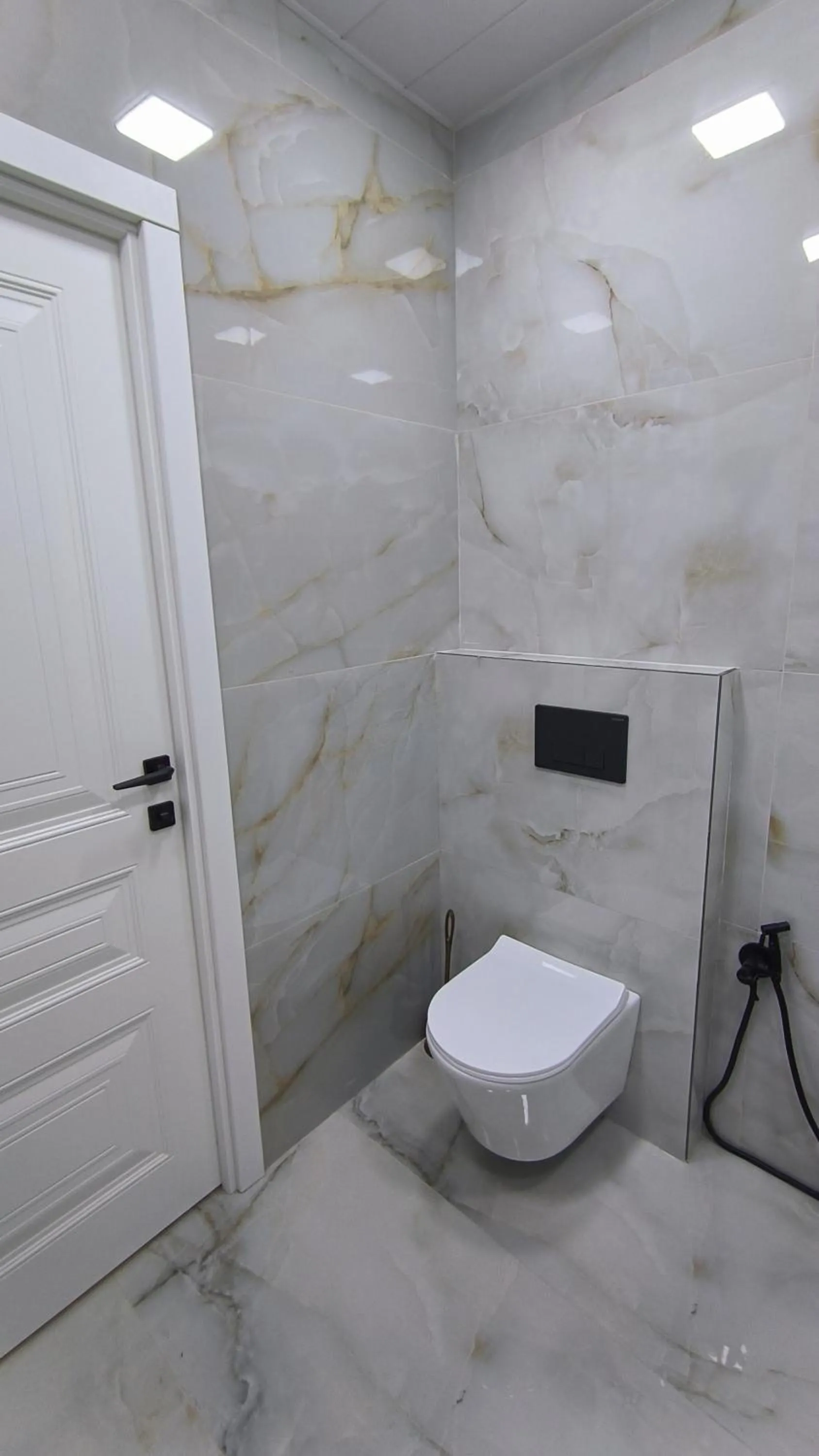 Toilet in Apartment on Sayat Nova 33