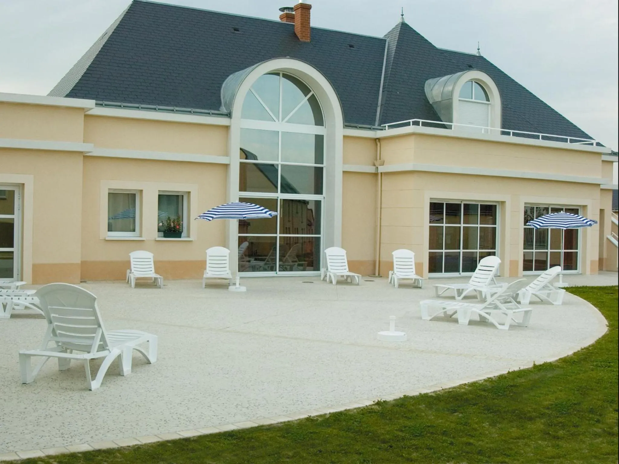 Facade/entrance in Lagrange Vacances Les Jardins Renaissance