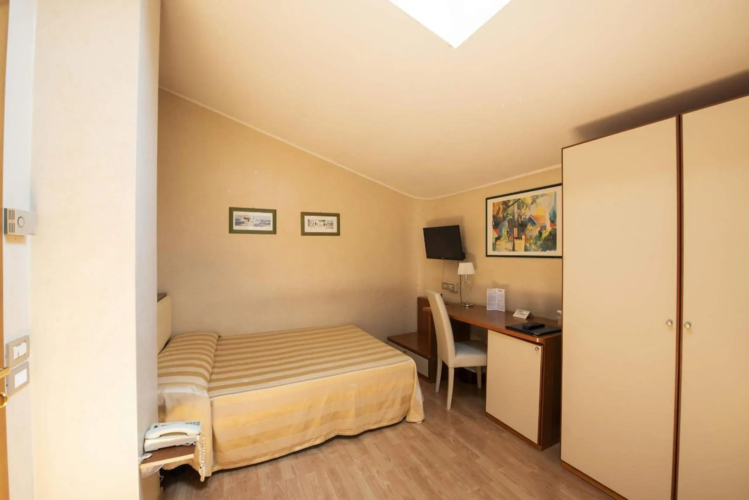 Photo of the whole room, Bed in Hotel Cristoforo Colombo Photo of the whole room, Bed in Hotel Cristoforo Colombo