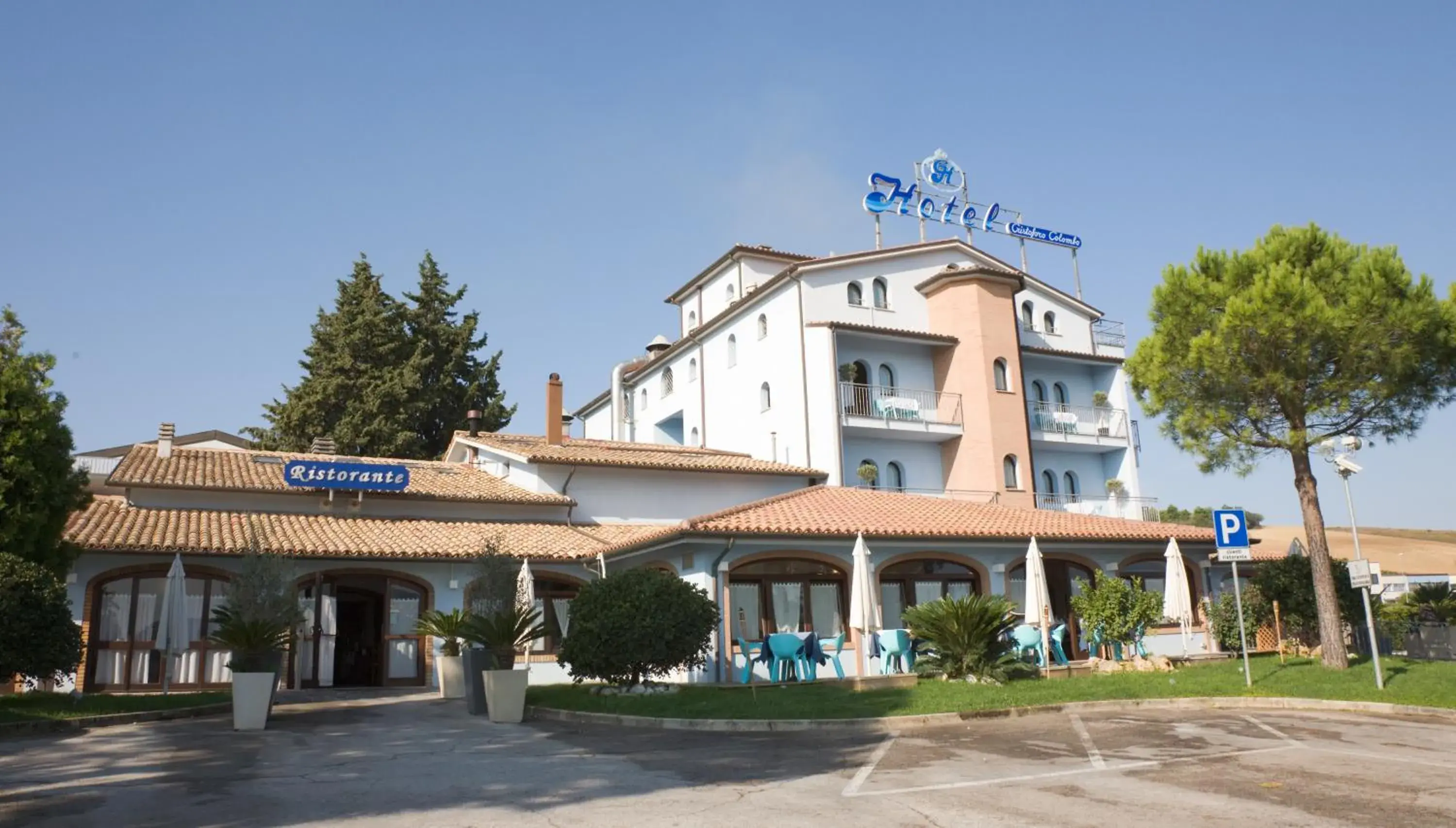 Facade/entrance in Hotel Cristoforo Colombo Facade/entrance in Hotel Cristoforo Colombo