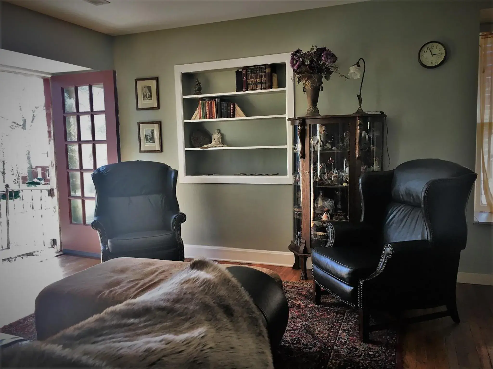 One-Bedroom House in Vineyard Mansion Carriage House One-Bedroom House in Vineyard Mansion Carriage House