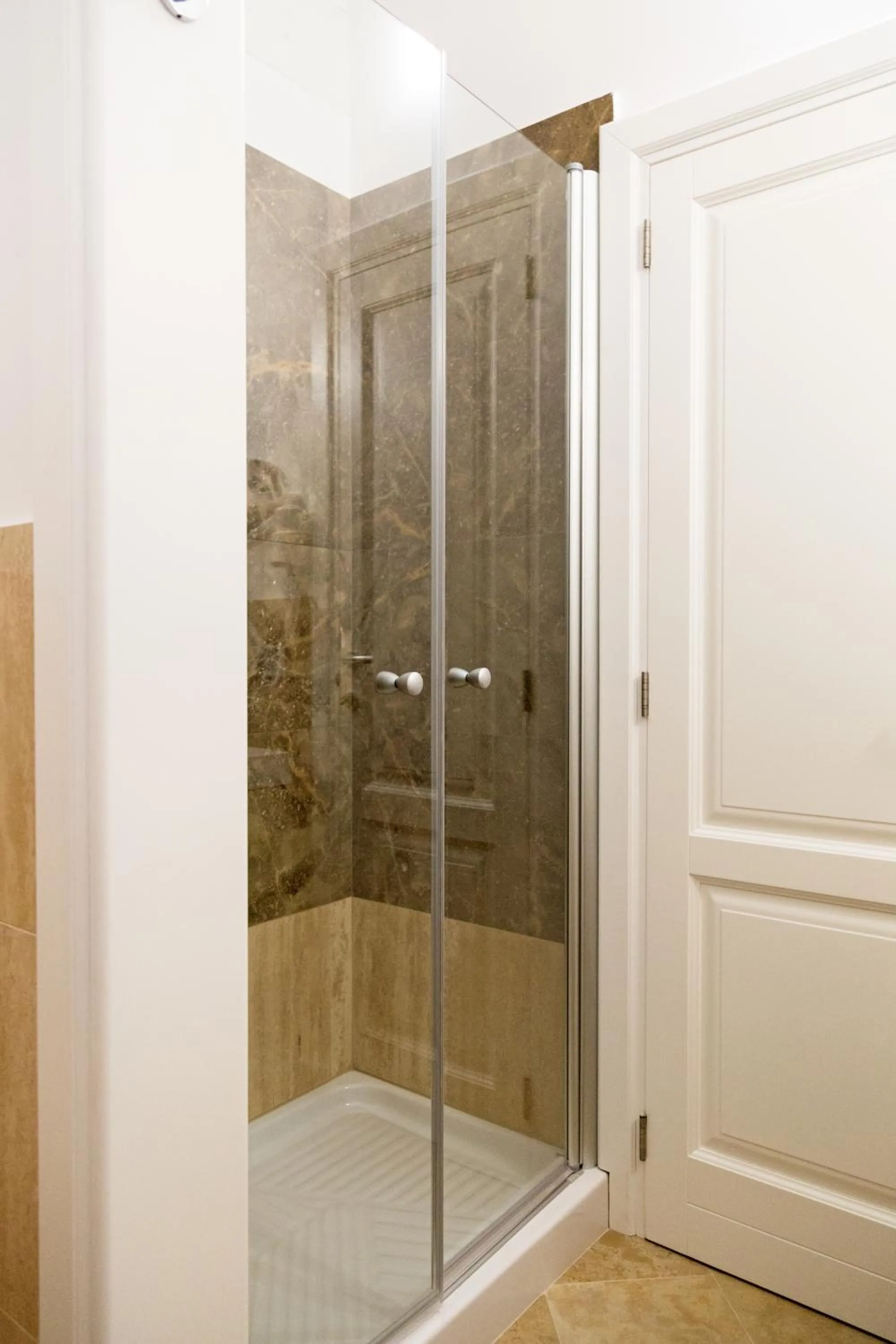 Shower in Palazzo Massari